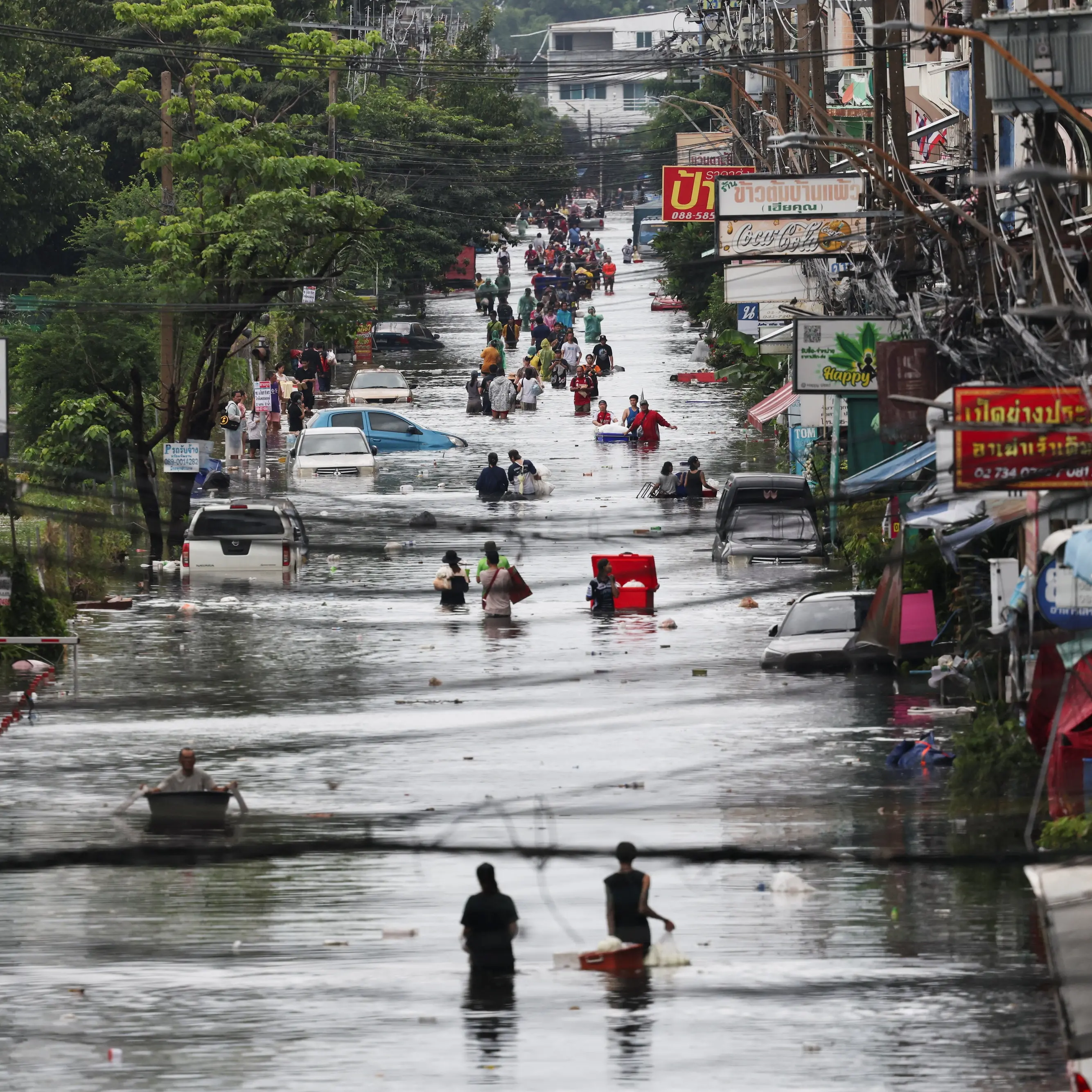 Thousands huddle in Bangkok shelters amid widespread, deadly flooding in Thailand