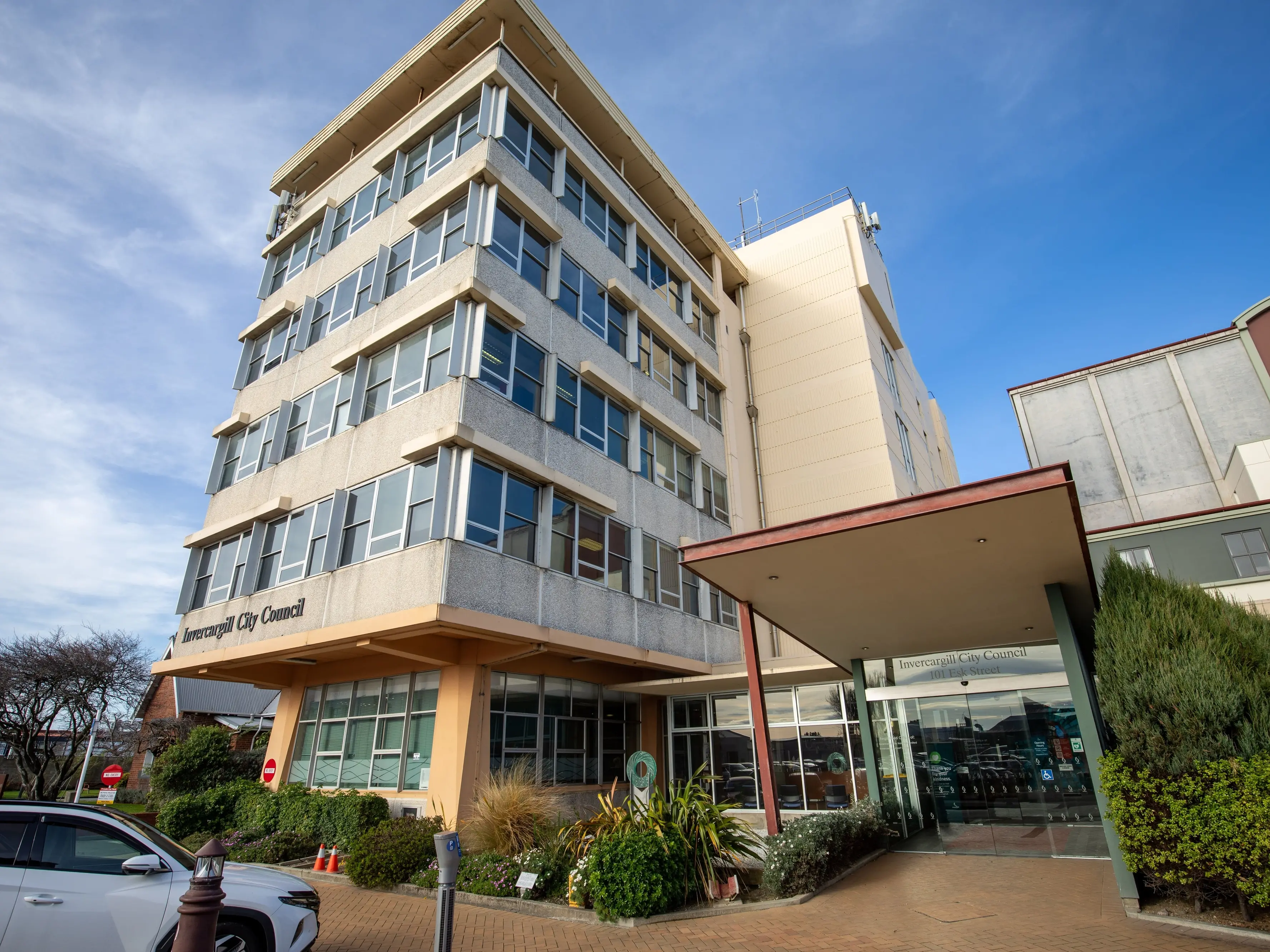 Run-down Invercargill council building still awaiting repairs