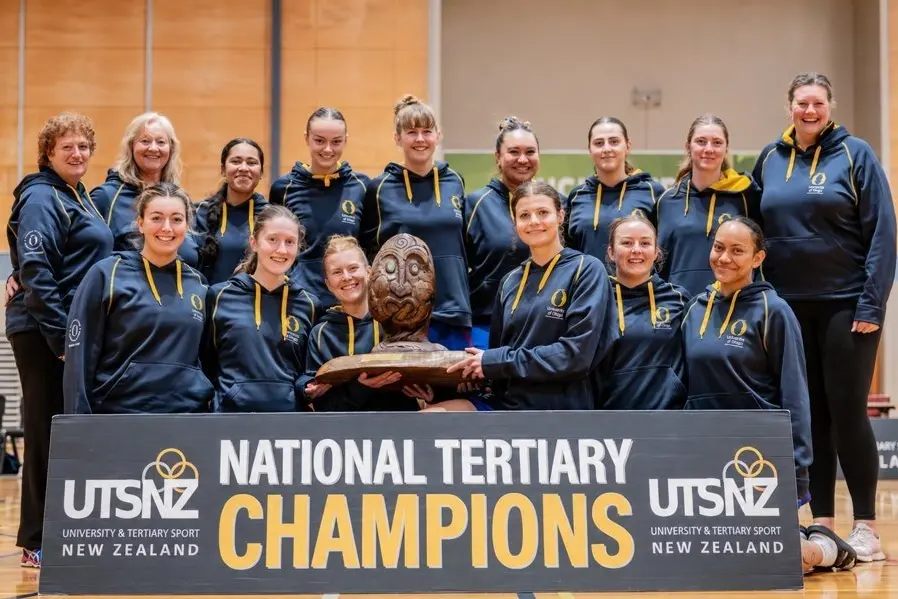 University of Otago netballers with the national tertiary championship Te Kaitiaki award. Photo: Zee Photoz/UTSNZ