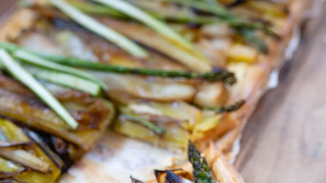 Leek and ricotta tart with asparagus