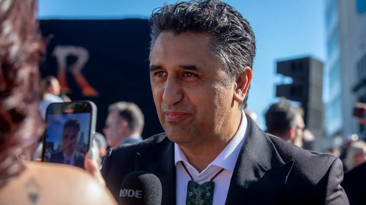 Actor Cliff Curtis injured in Auckland crash