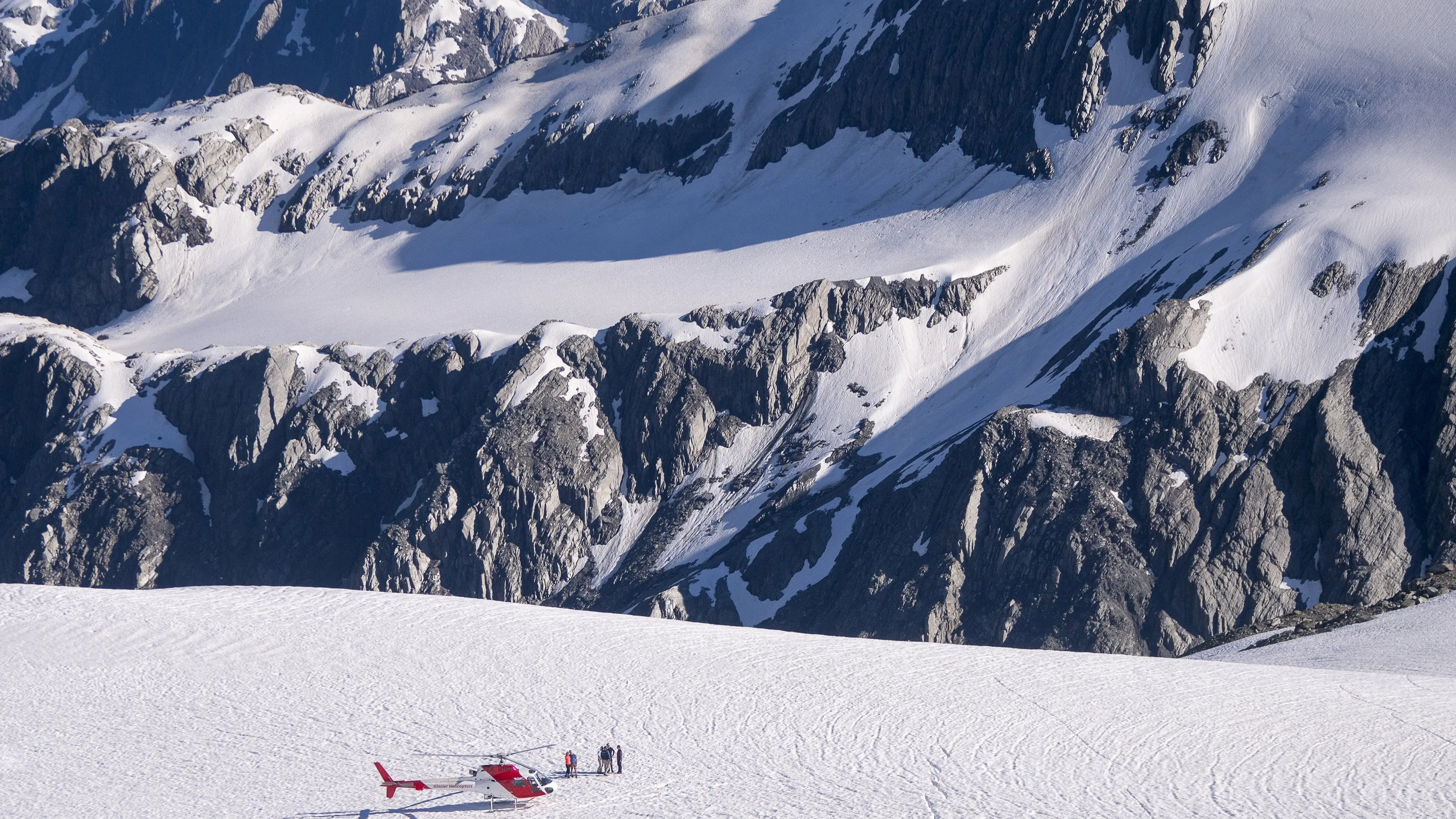 Stricken hunter rescued in 15 minutes thanks to locator beacon
