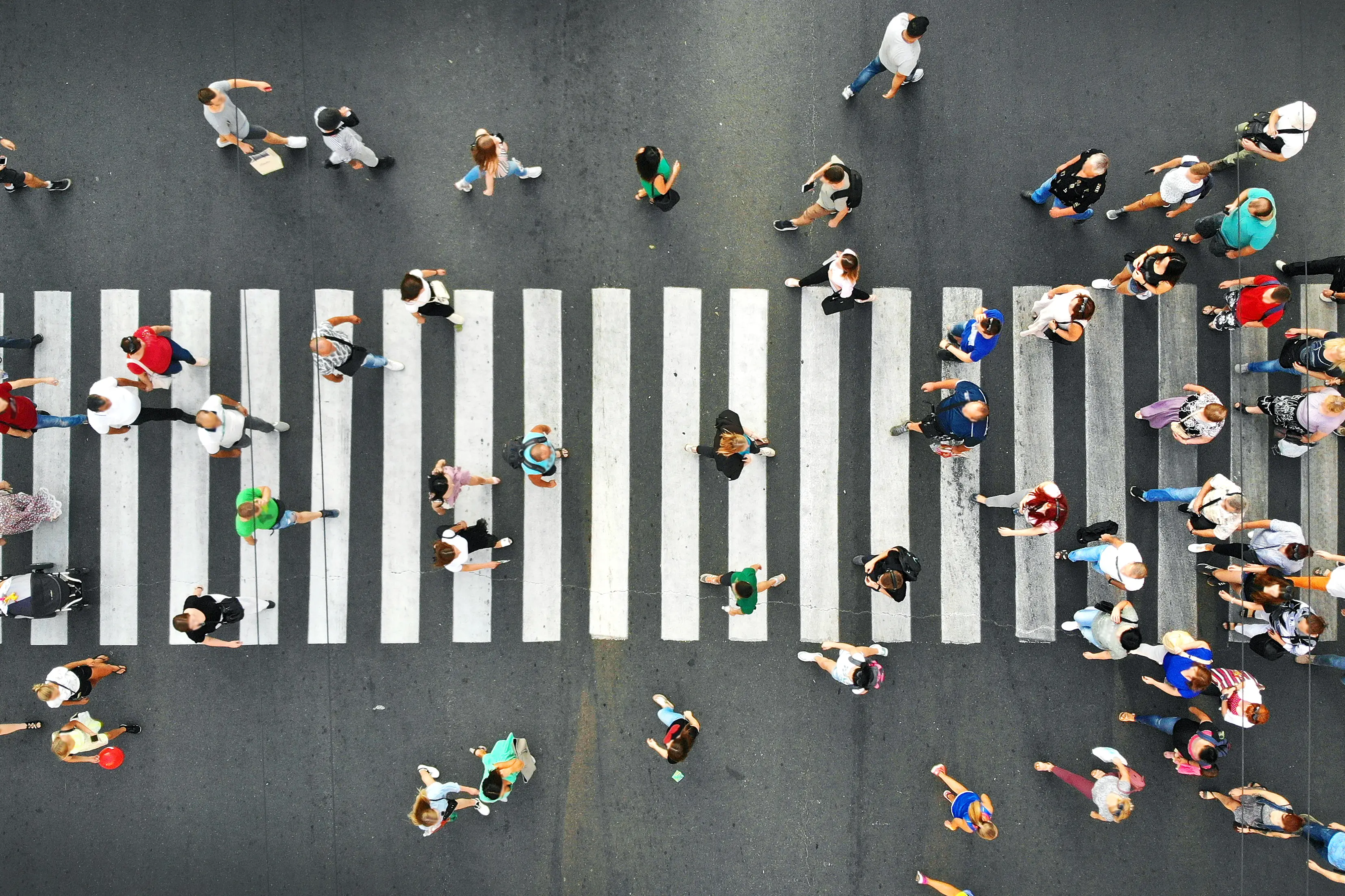 People walk among each other at a pedestrian crossing. Photo: Getty Images