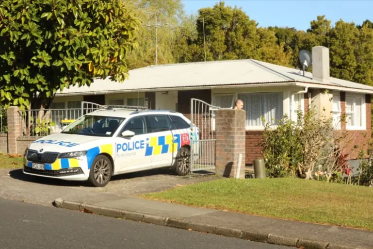 <p>Police at a home in Auckland's Glendene. Photo: RNZ</p>\\n