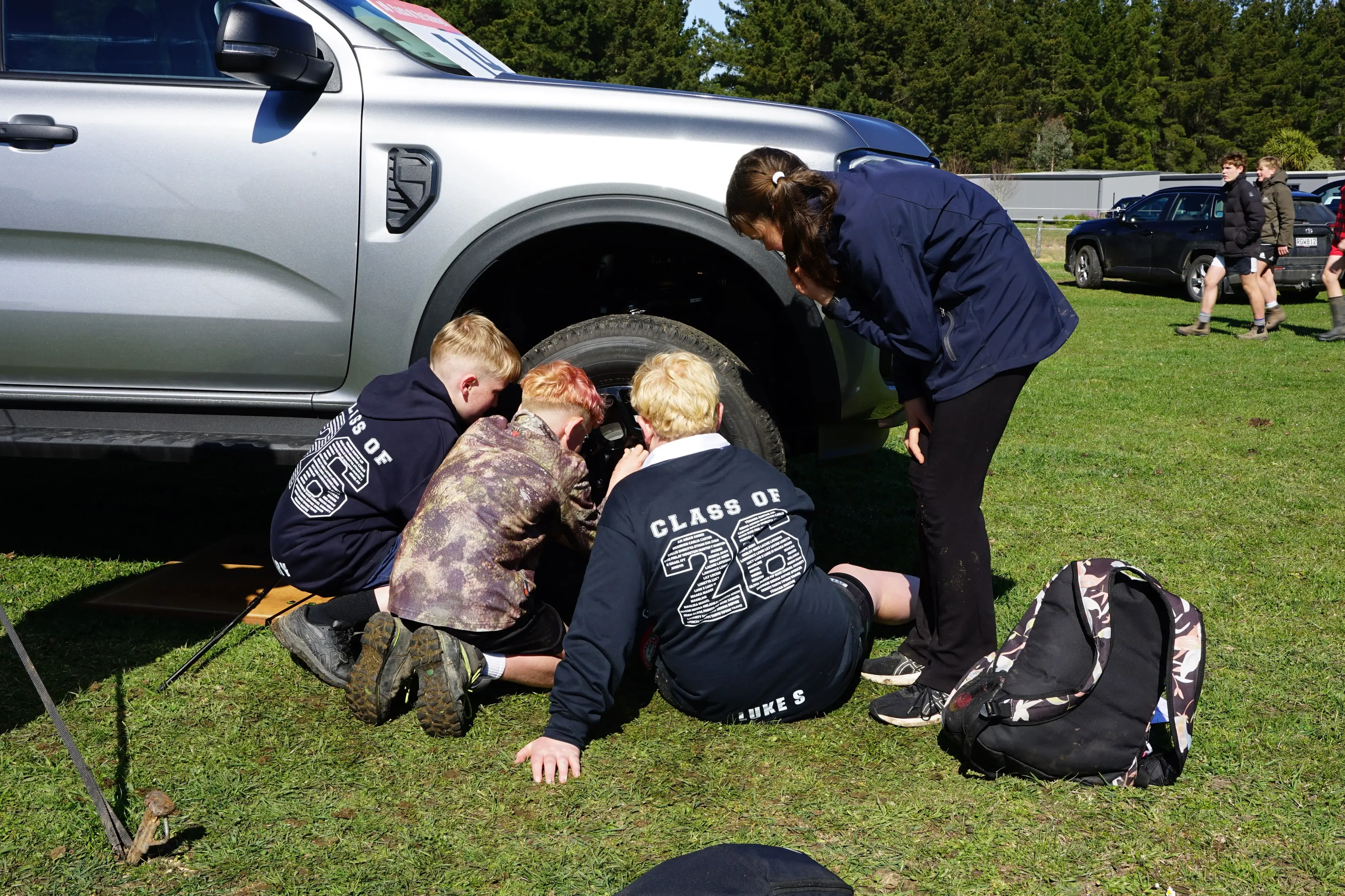 Woodend students Evan McSherry (left), Kees Townsend, Luke Smart and Maddi Ballinger changing a ute tyre. Photo: RNZ/Anisha Satya