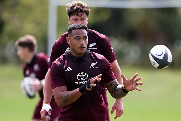 Shannon Frizell takes the ball while Scott Barrett watches during an All Blacks training session at North Harbour Stadium on Tuesday. Photo: Getty Images