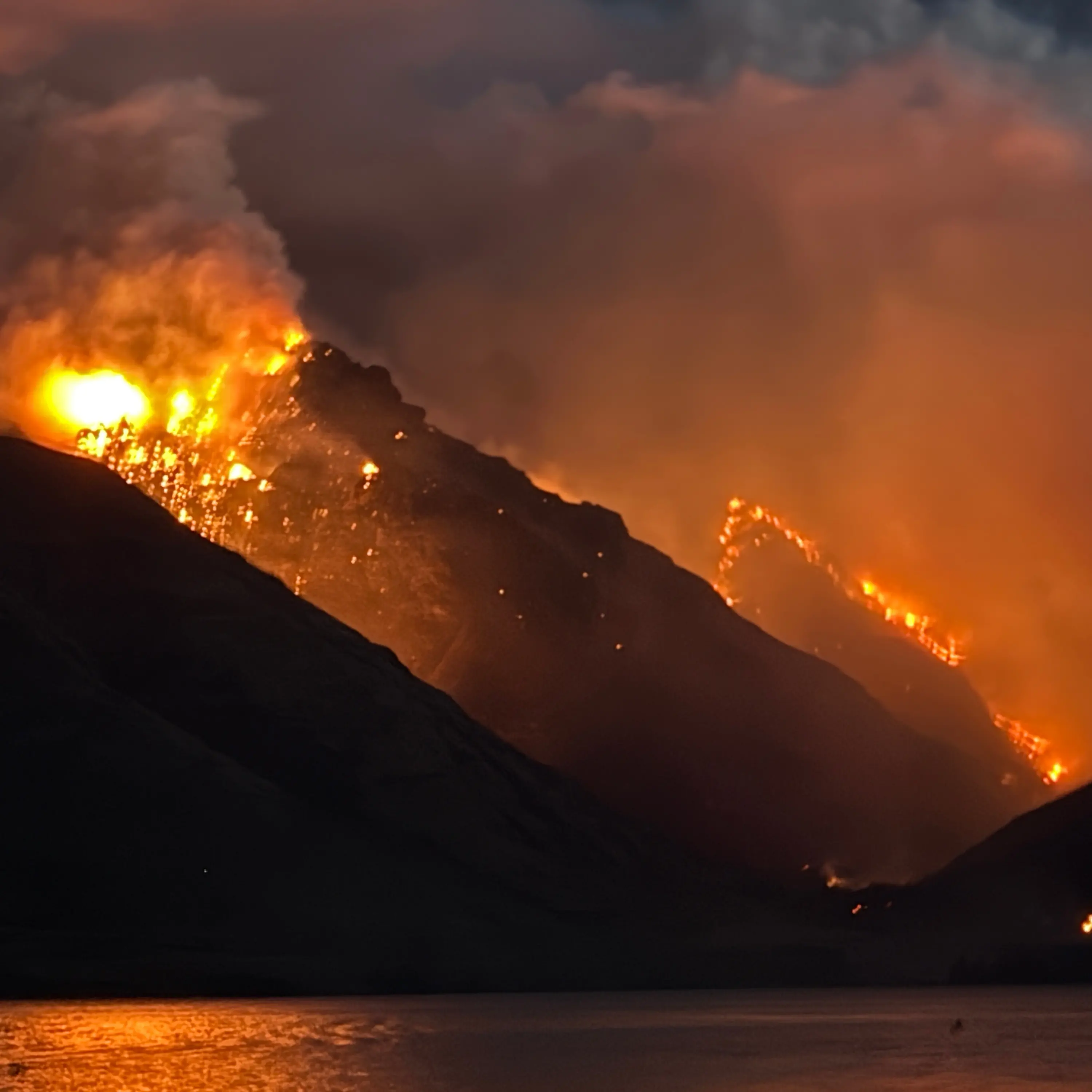 Blaze near Queenstown spreads; battle to resume tomorrow