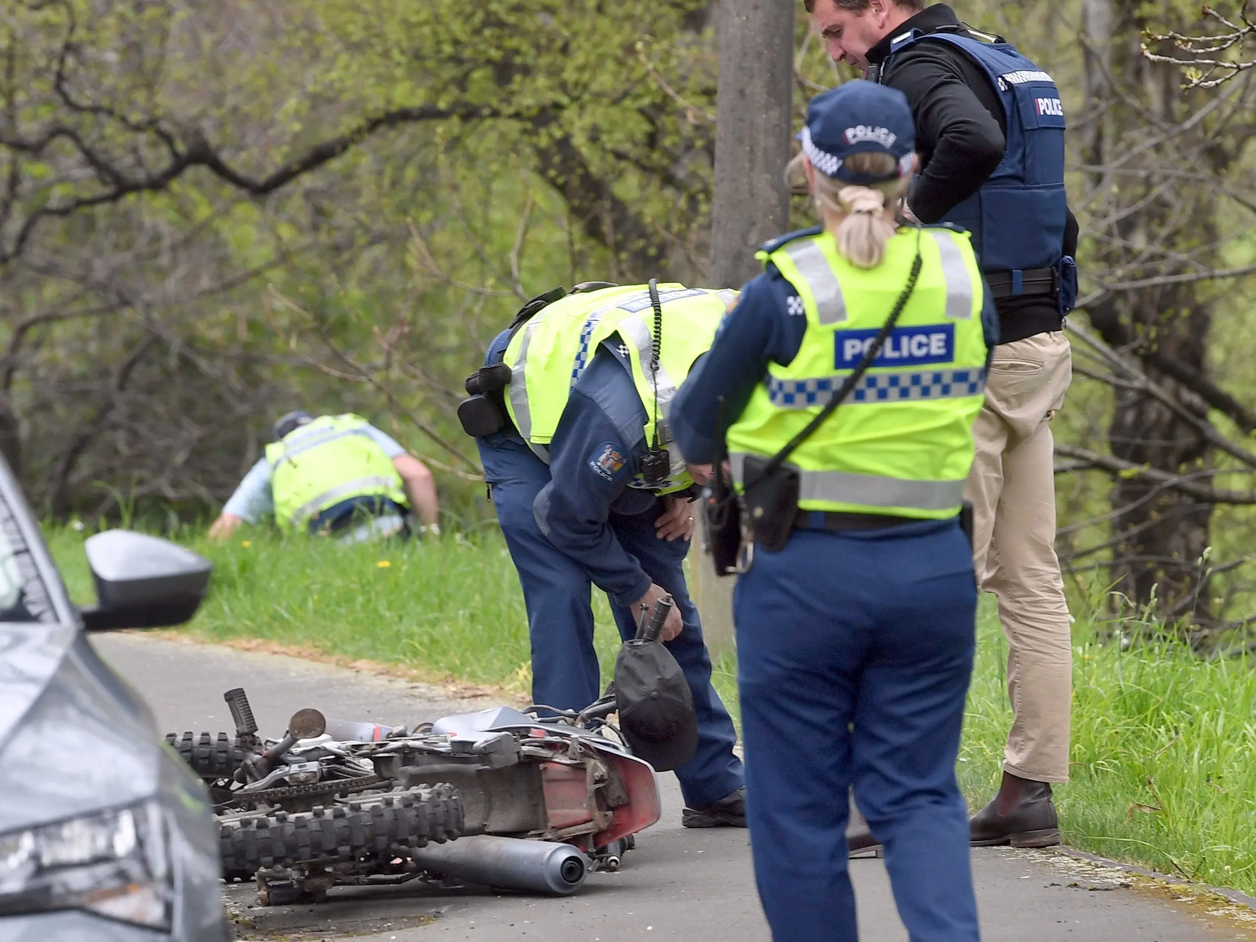 Motorcycle abandoned as rider flees Dunedin police