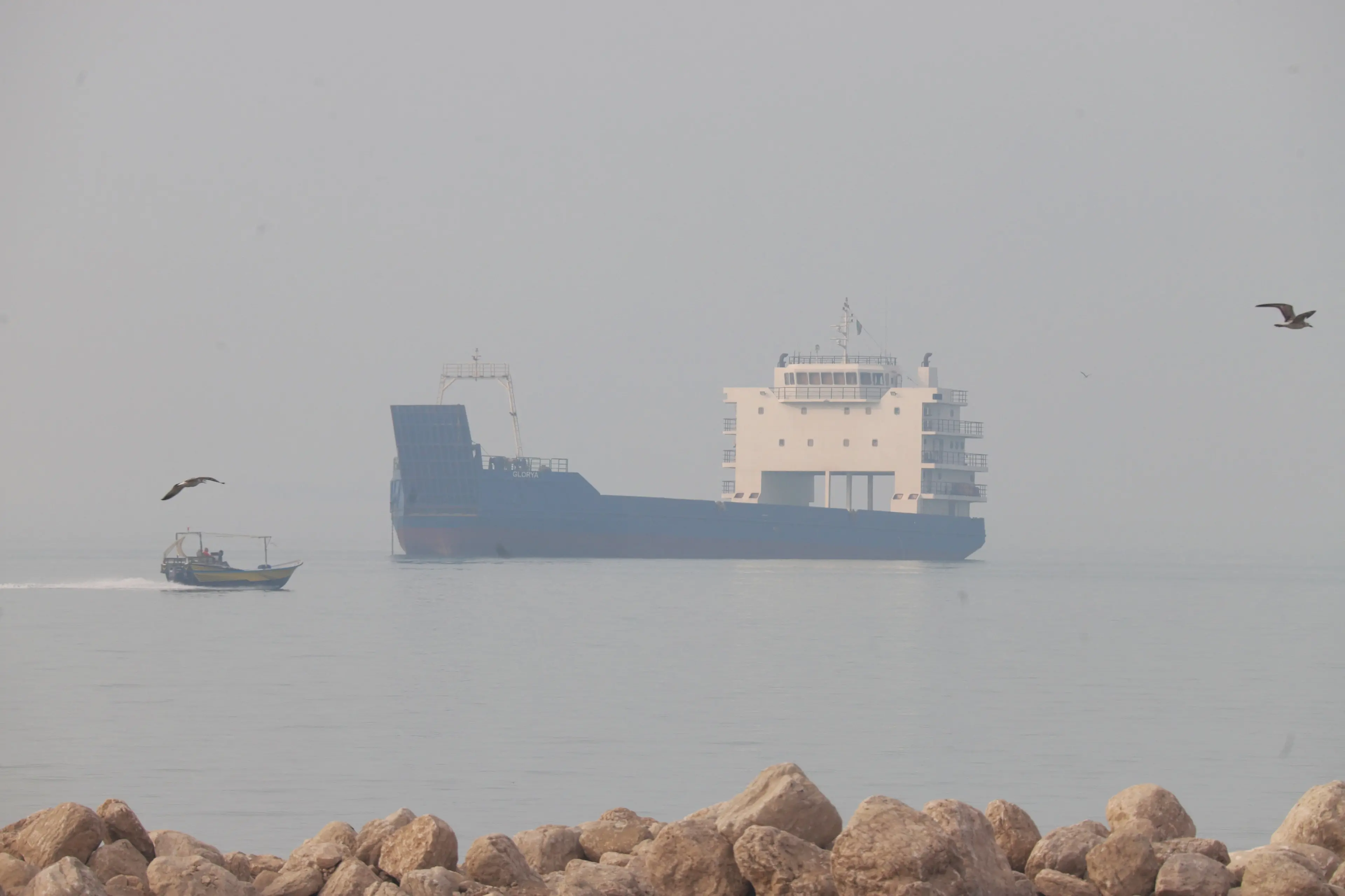 Vessels in the Strait of Hormuz near the Iranian beach of Bandar Abbas. Photo: Reuters