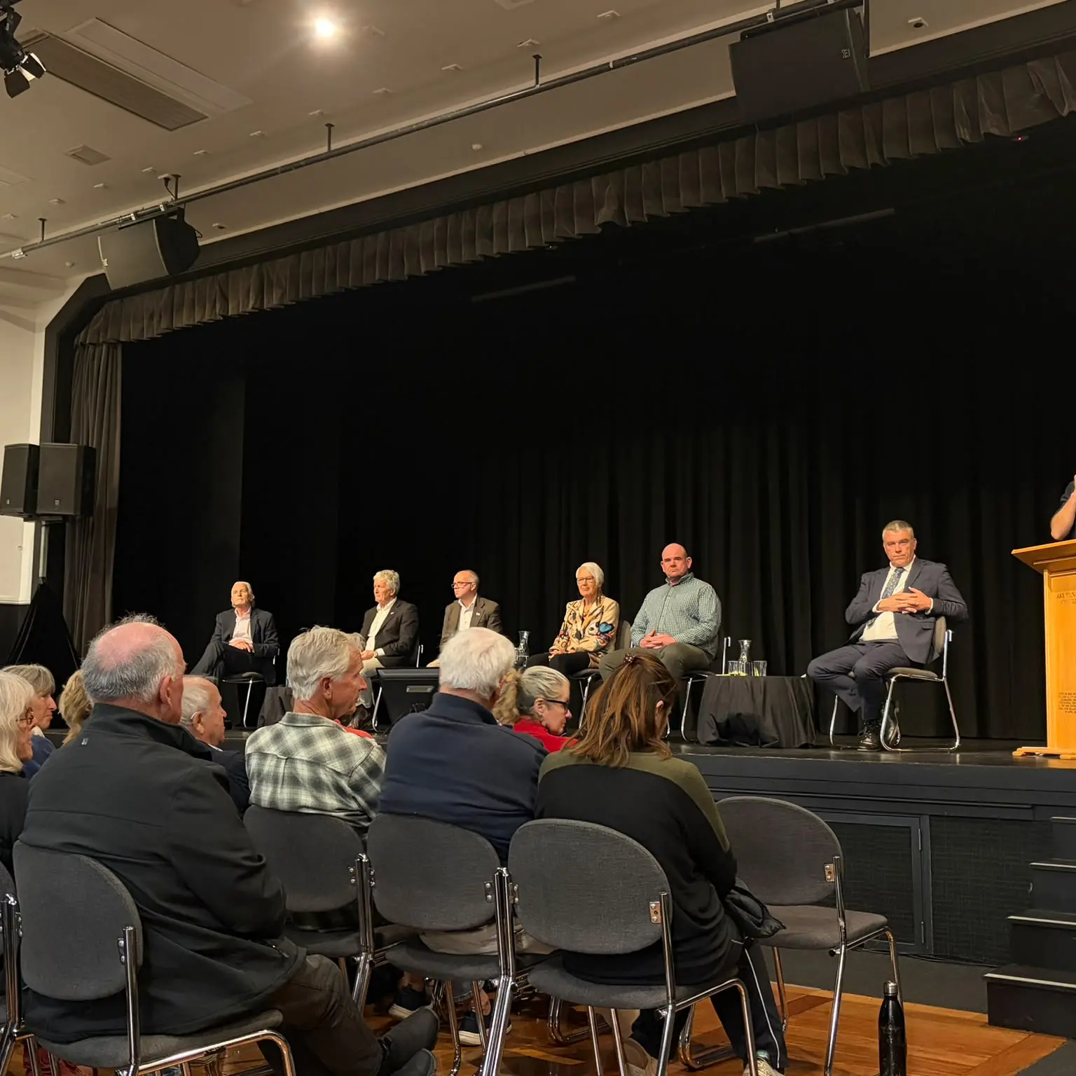 Wānaka meets its electoral candidates