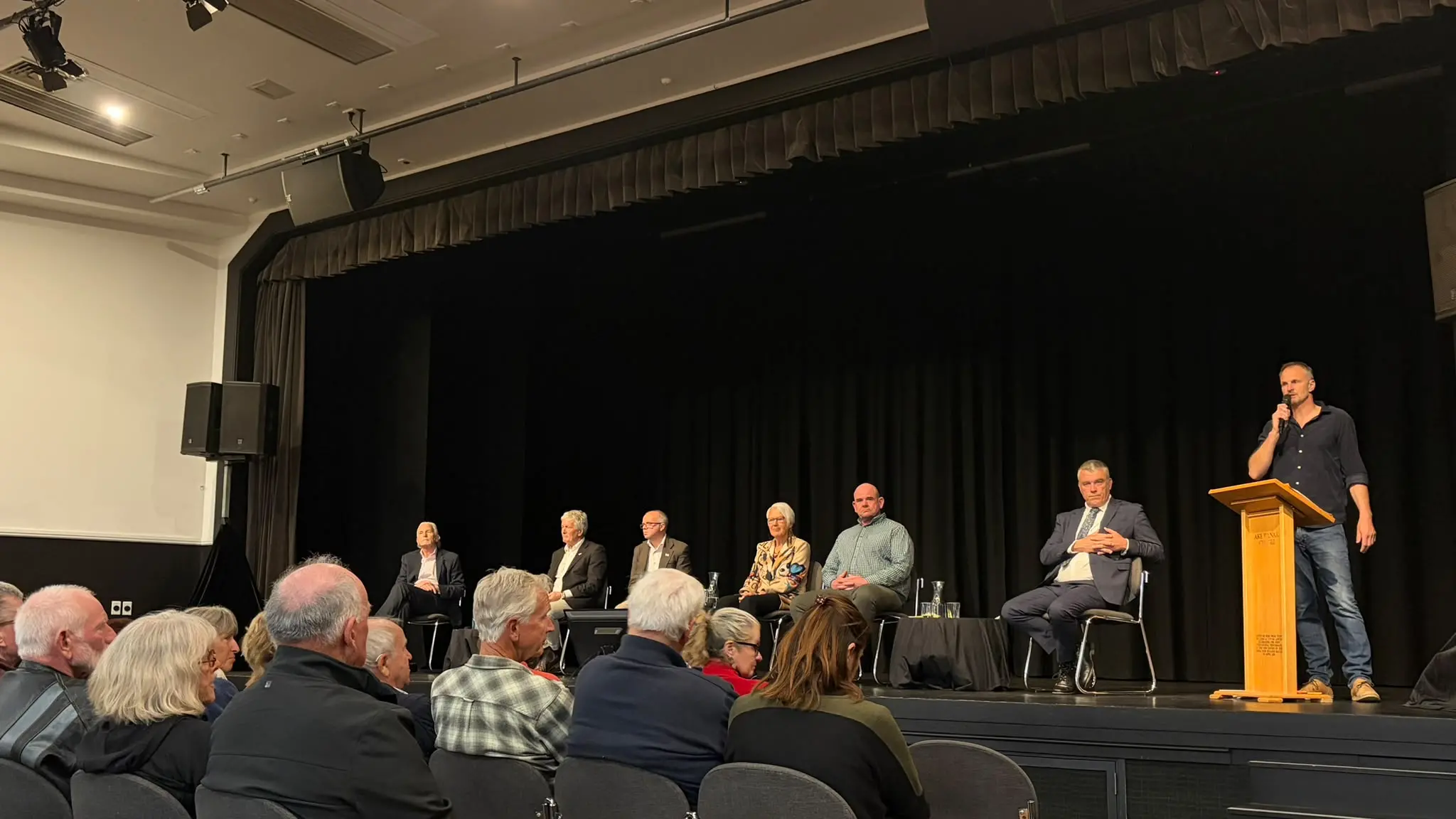 Wānaka meets its electoral candidates