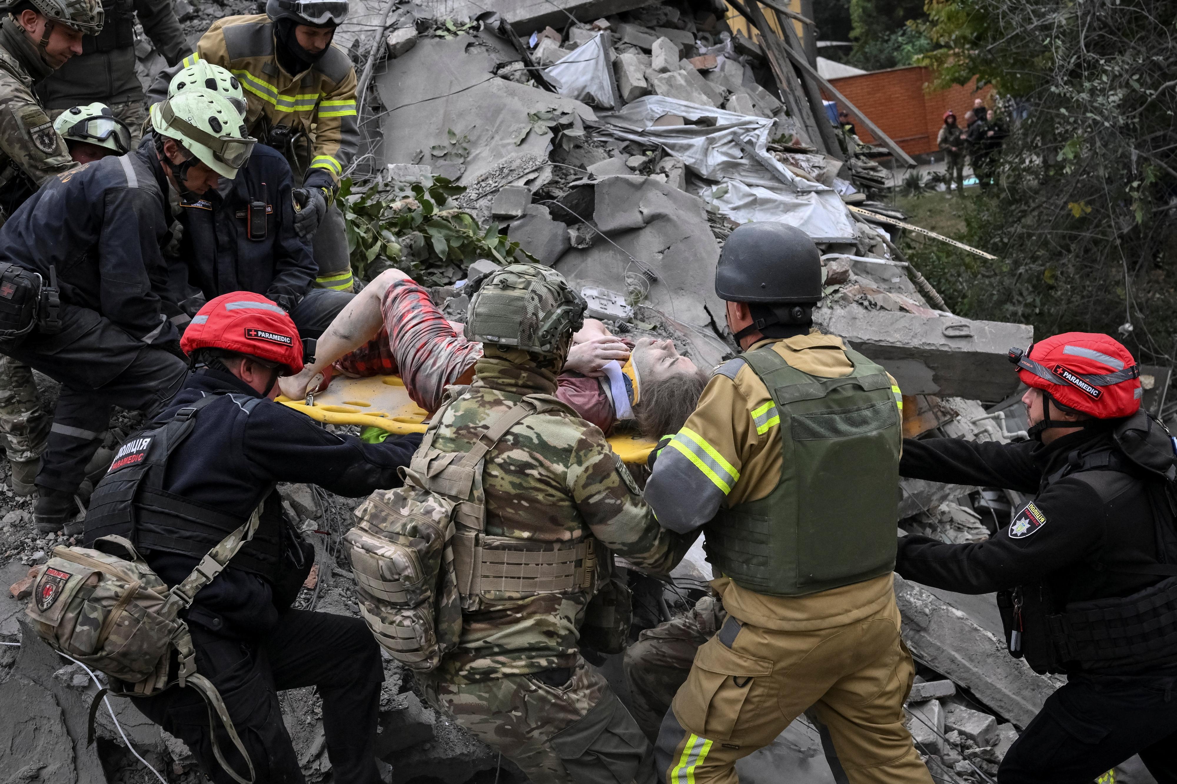 Russian attack on Ukrainian city kills 20, a day after Trump eases ...
