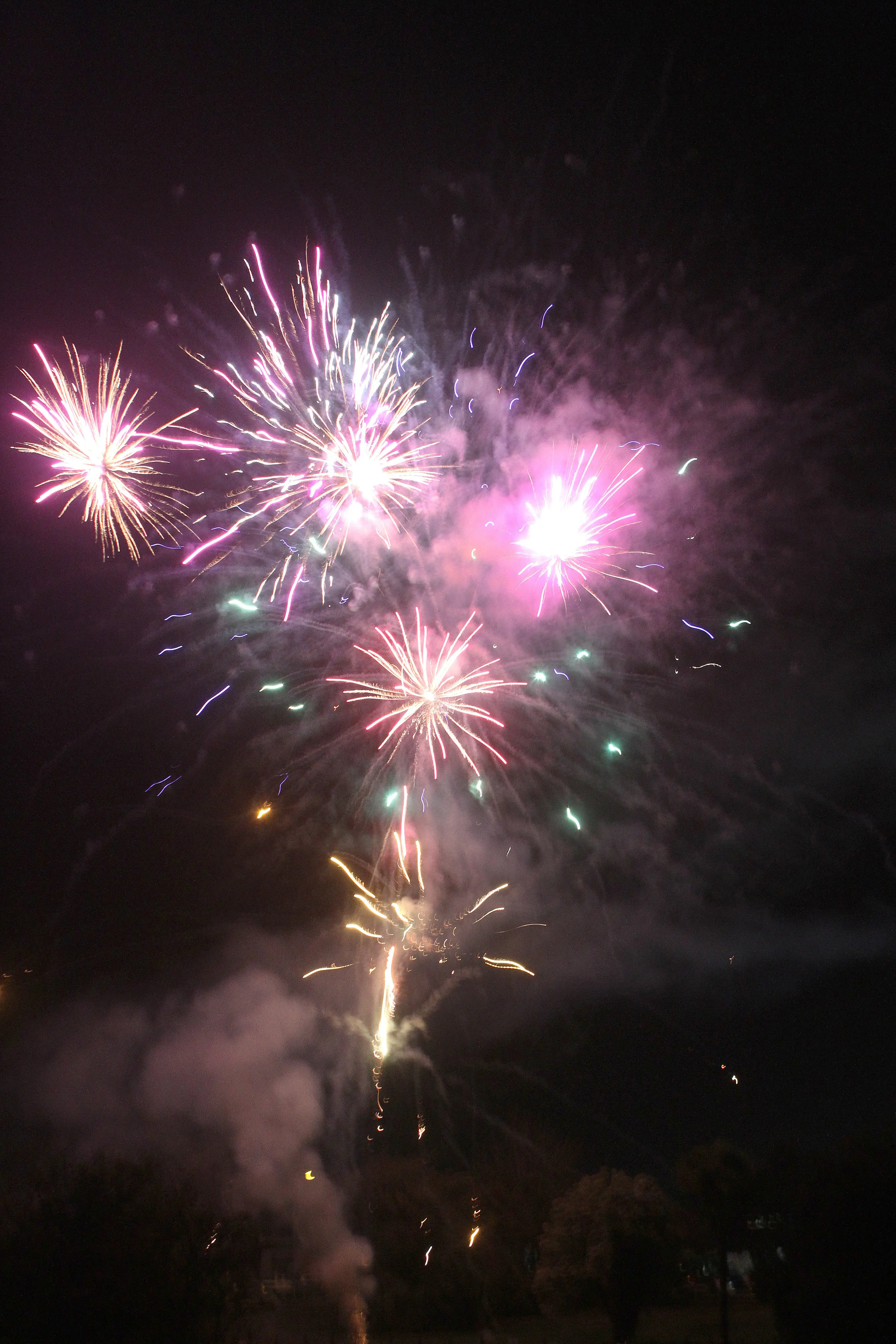 Fireworks . . . The Waipara Fireworks display will light up night sky on November 6, following an evening of family fun, entertainment and hot food. Photo: File