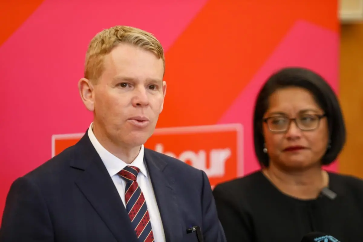 Labour leader Chris Hipkins with finance spokesperson Barbara Edmonds. Photo: RNZ