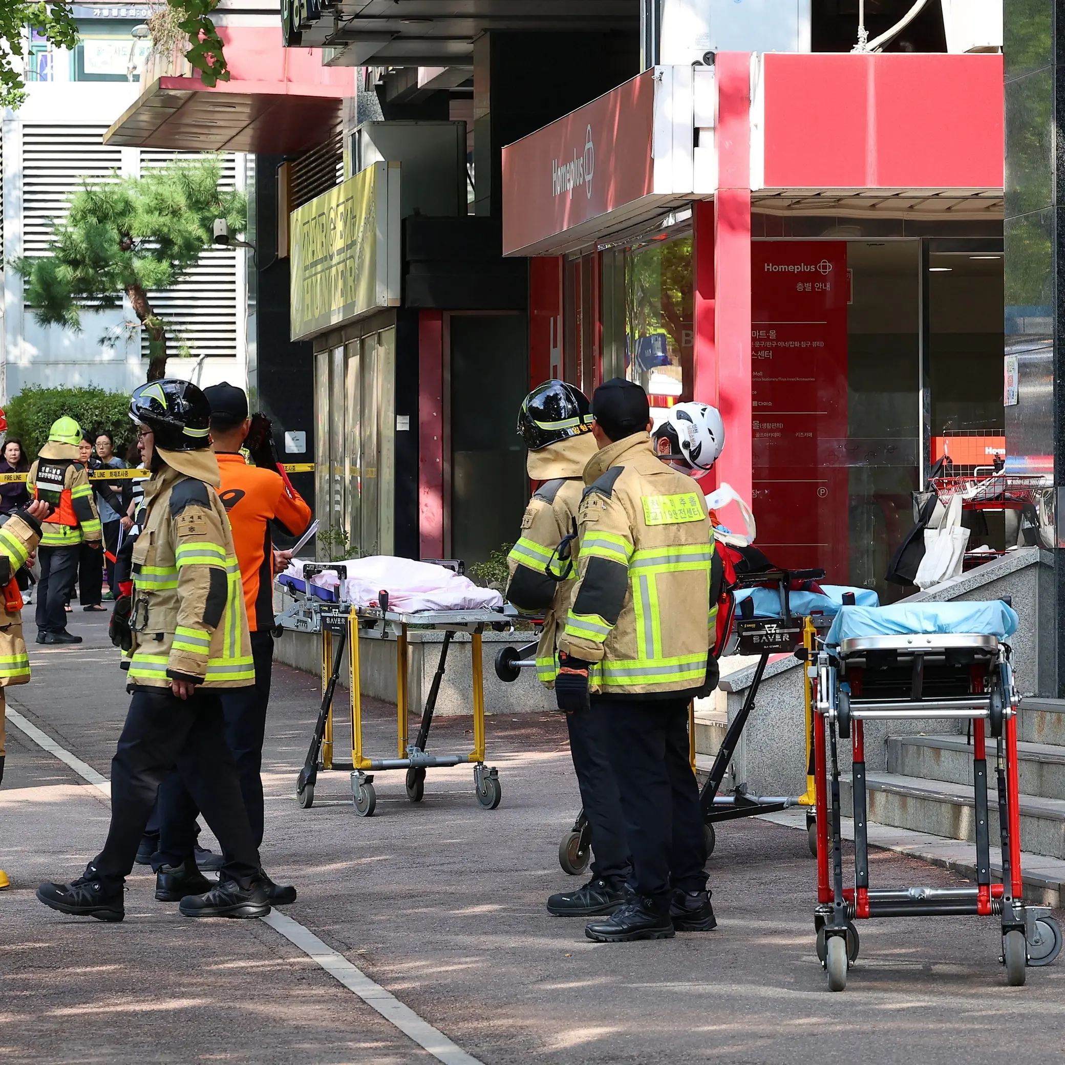 Eight hurt in supermarket stabbings in Korea