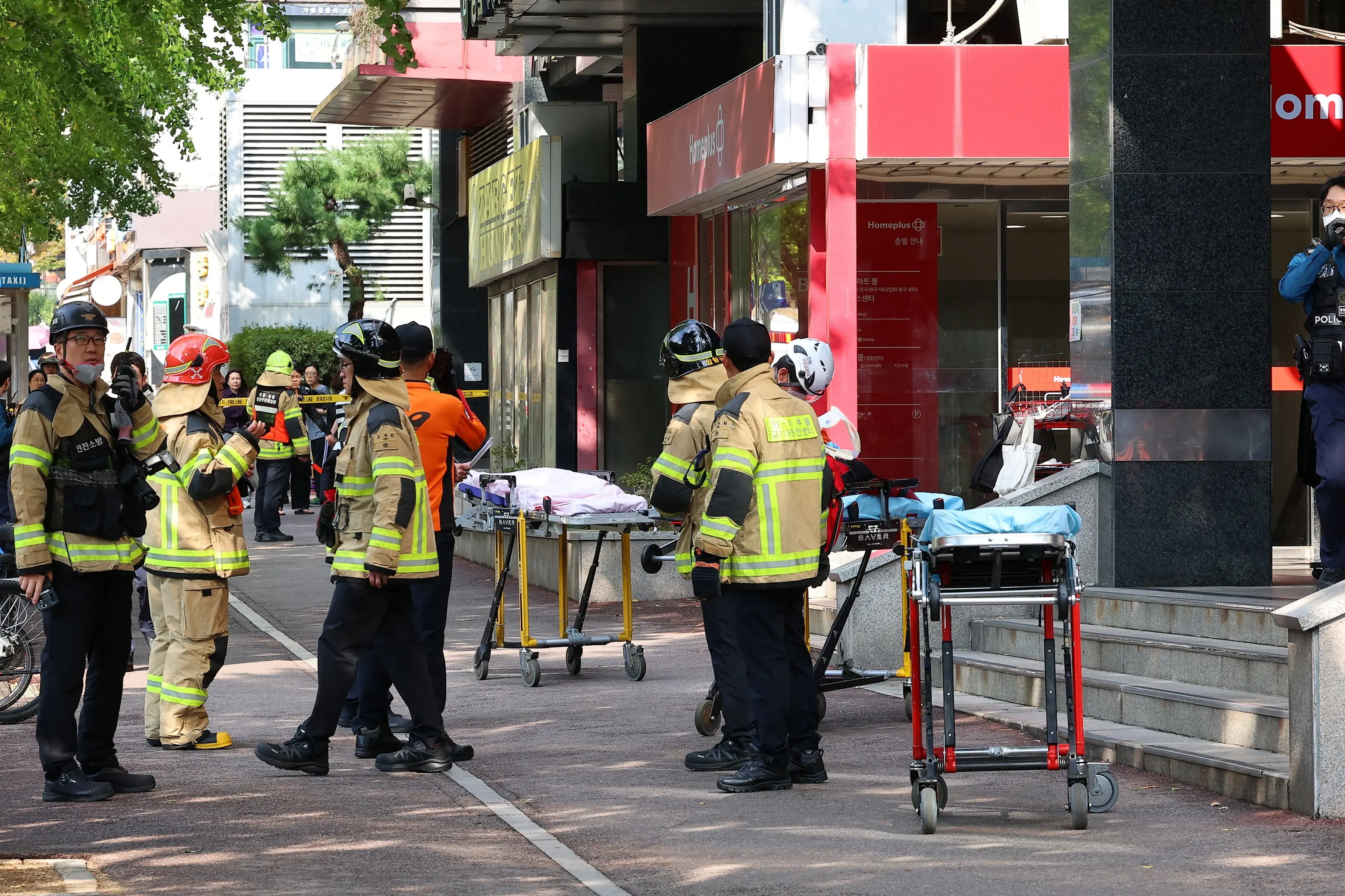 Emergency services were called to a supermarket in Incheon on Tuesday. Photo: Yonhap via Reuters