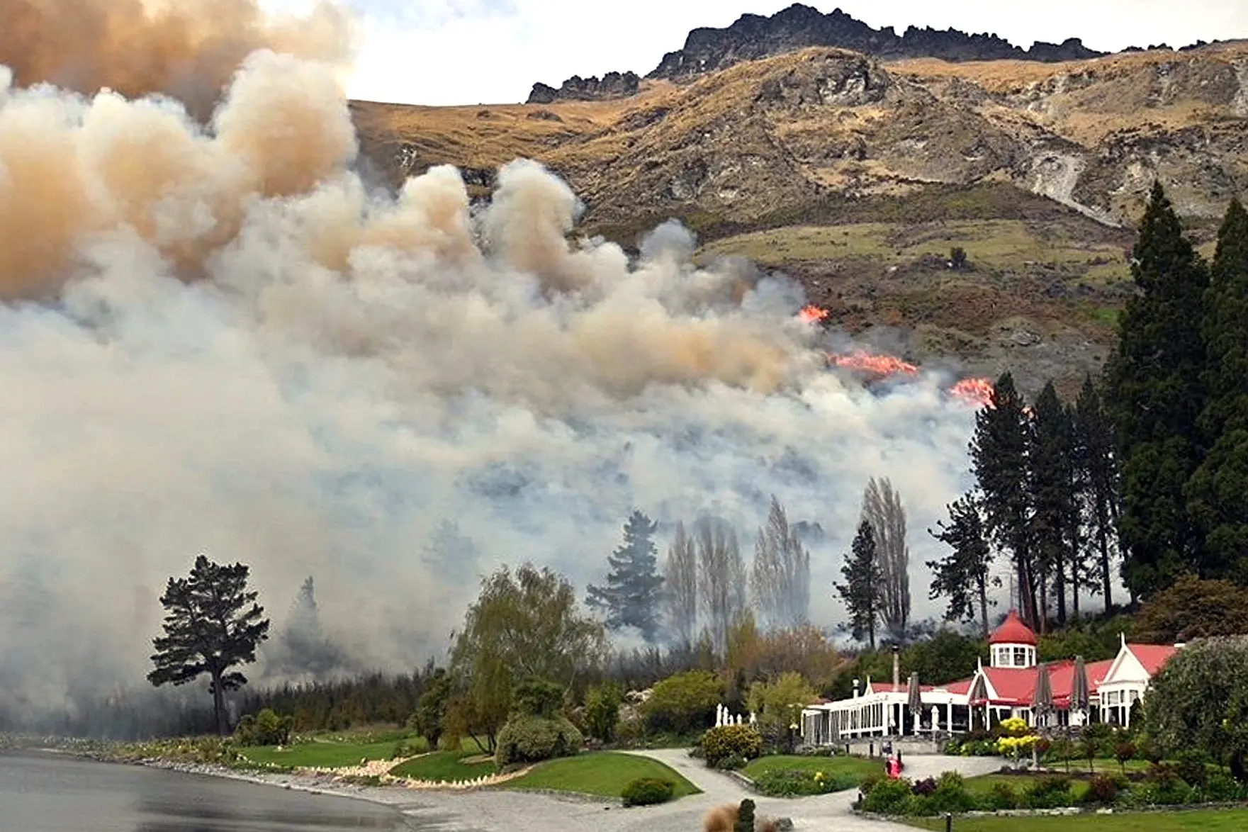 The Walter Peak fire takes hold about noon on October 6, with the Colonel\\u2019s Homestead at right. Photo: Steve Matthews