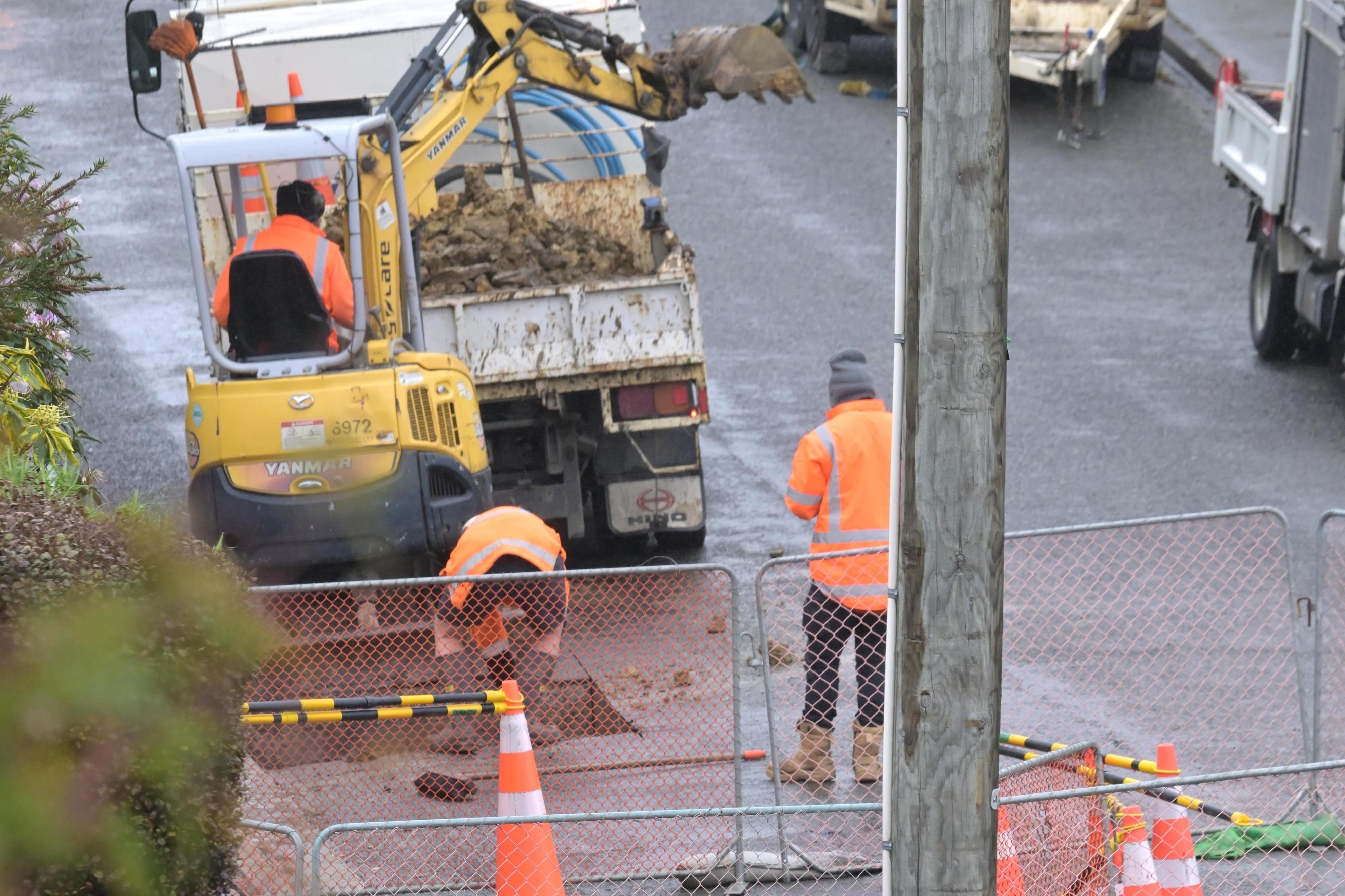 Tiefe Ausgrabungen zur Reparatur des Erdfalls in Mornington erforderlich: ...