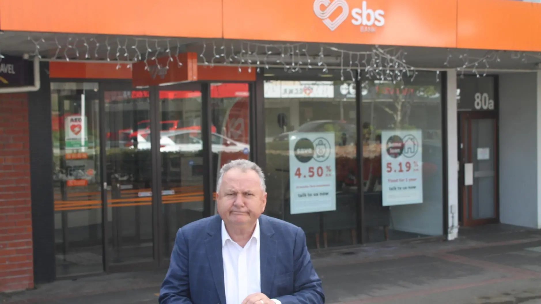 Empty wallet: Shane Jones rips Gore bank for cashless policy