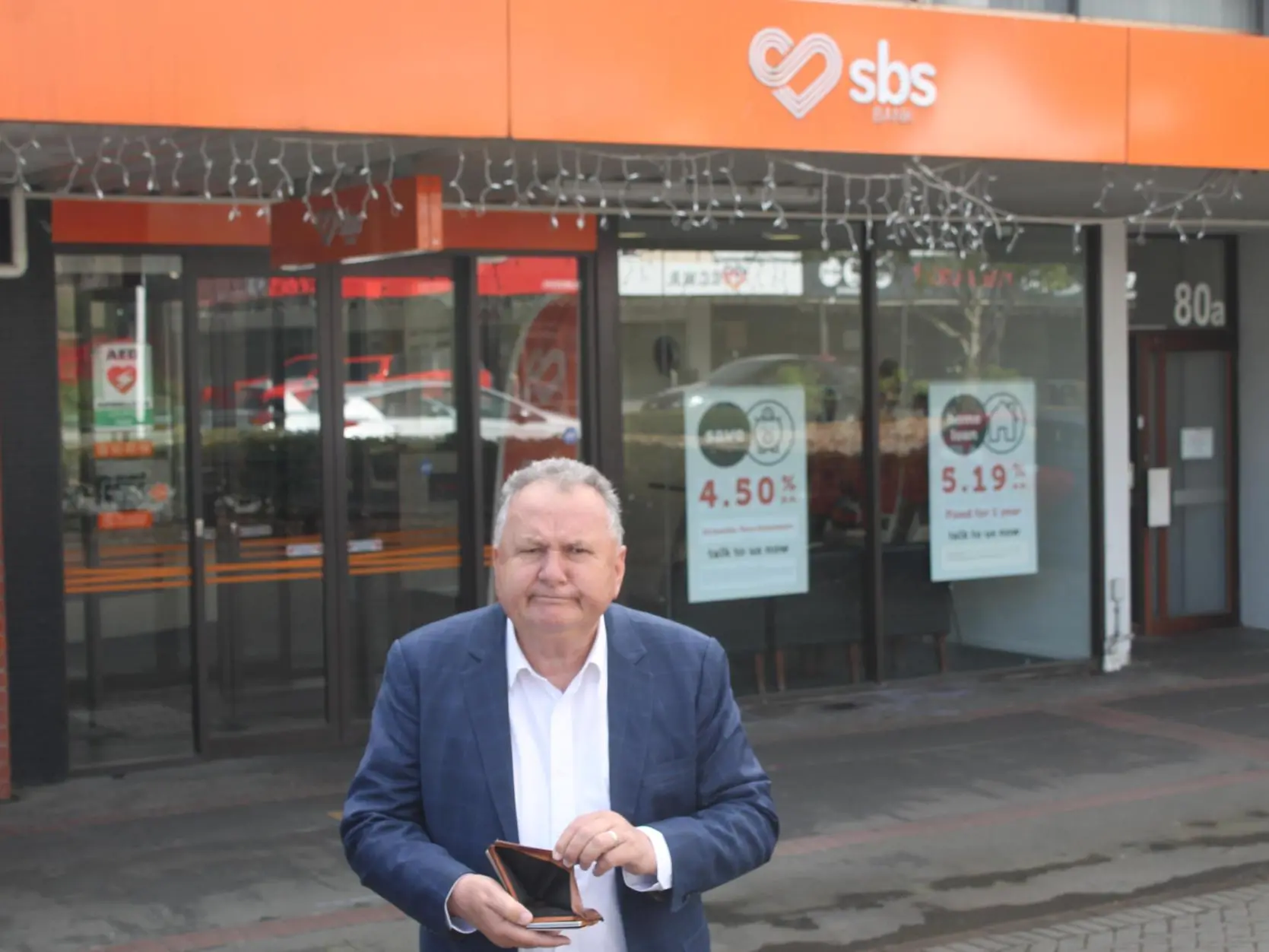Empty wallet: Shane Jones rips Gore bank for cashless policy