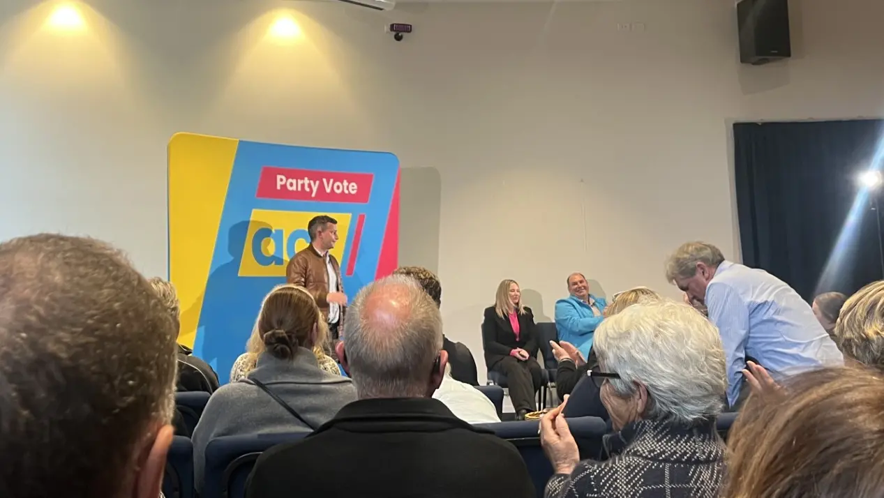 Seymour aims to ‘block labour from the chequebook’