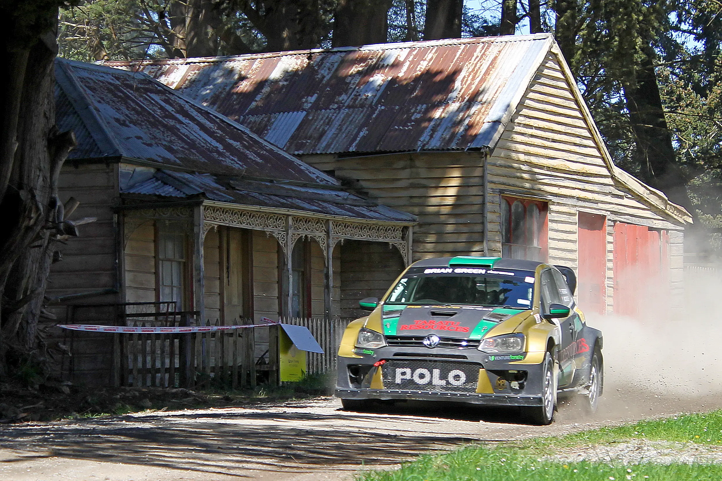 Cromwell\\'s Duncan McCrostie blasts past Bluespur\\'s historic homestead at the summit of the sprint. Photo: Nick Brook