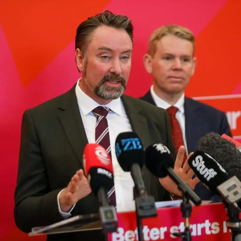 Labour pledges social media ban for under-16s