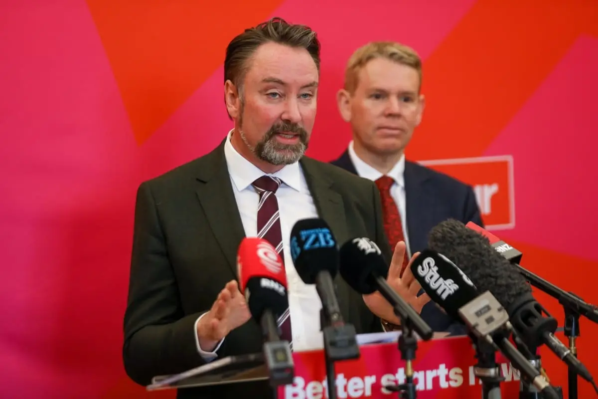 Labour\\'s science, technology and innovation spokesperson Reuben Davidson (left) made the announcement with party leader Chris Hipkins. Photo: RNZ