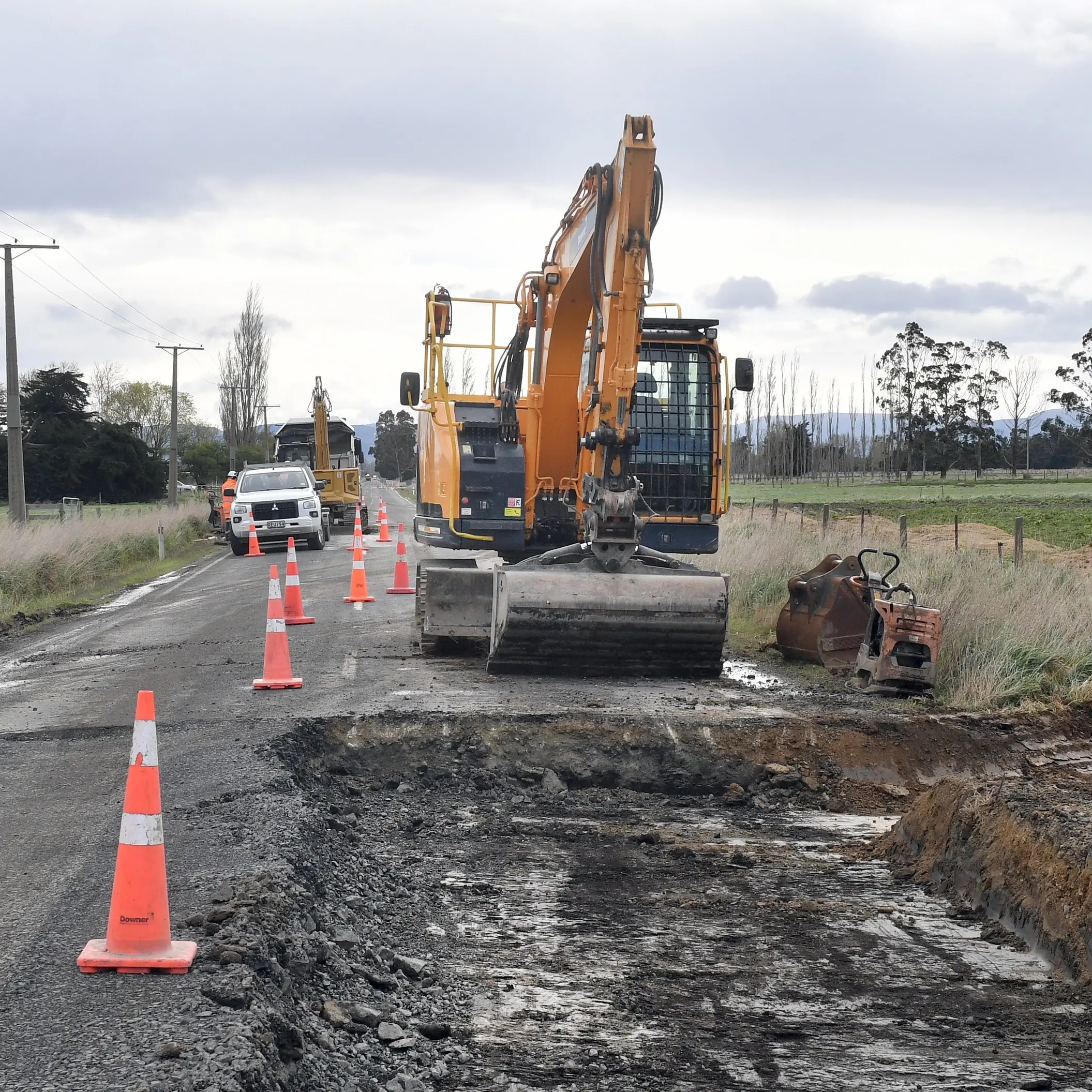 Centre Rd back as detour but only for light vehicles