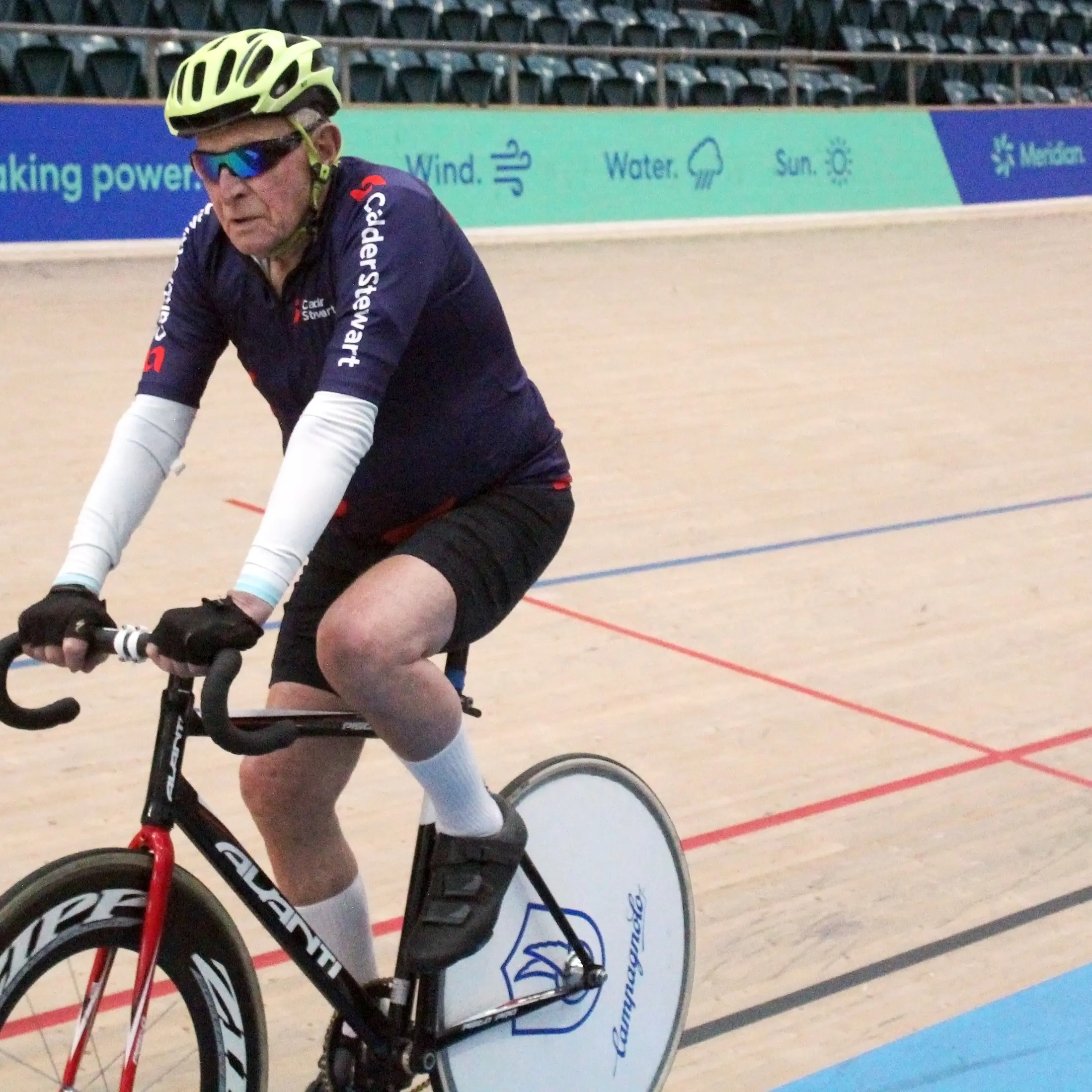 Invercargill cyclist sets world record at 95