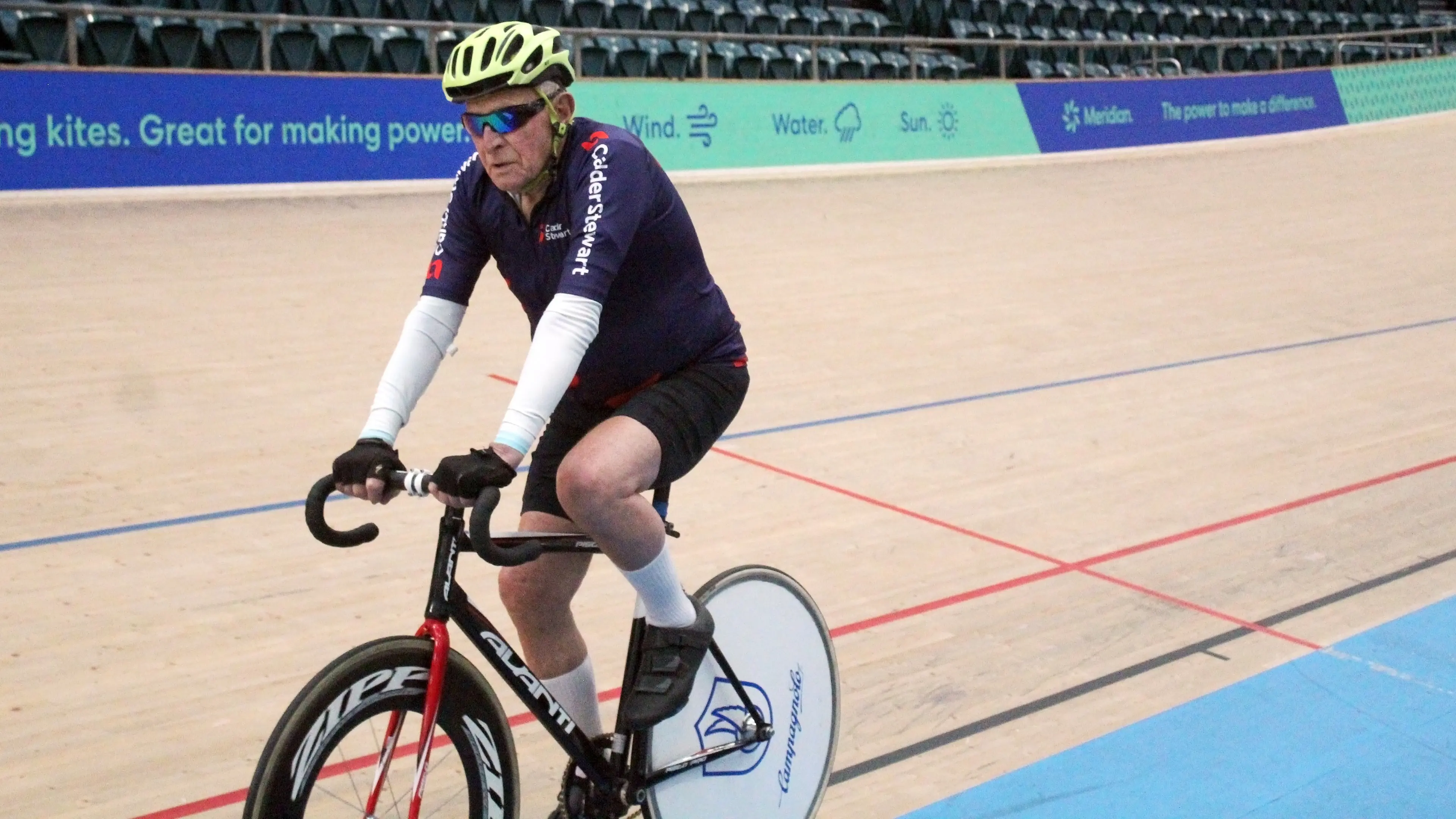 Invercargill cyclist sets world record at 95