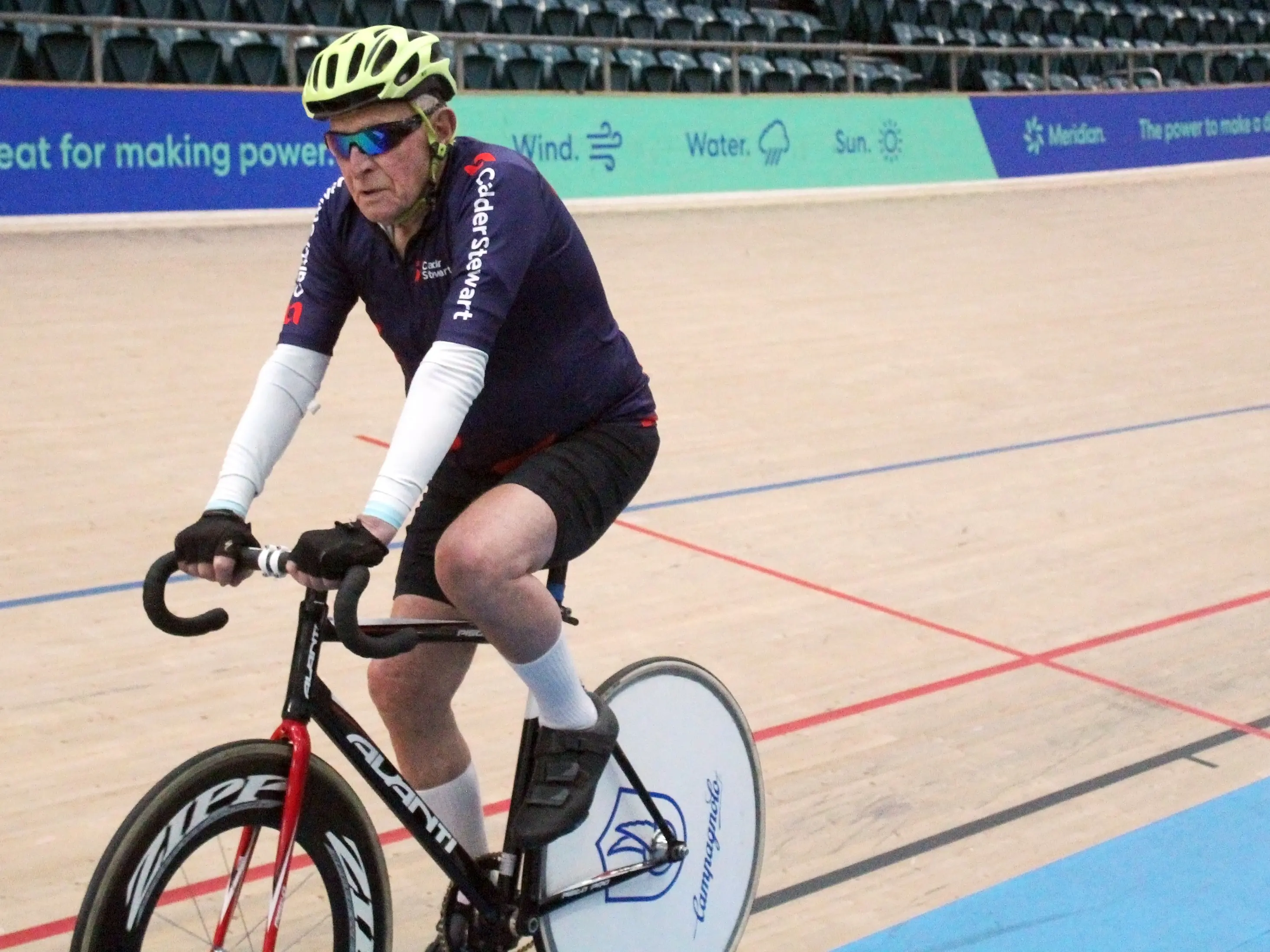 Invercargill cyclist sets world record at 95