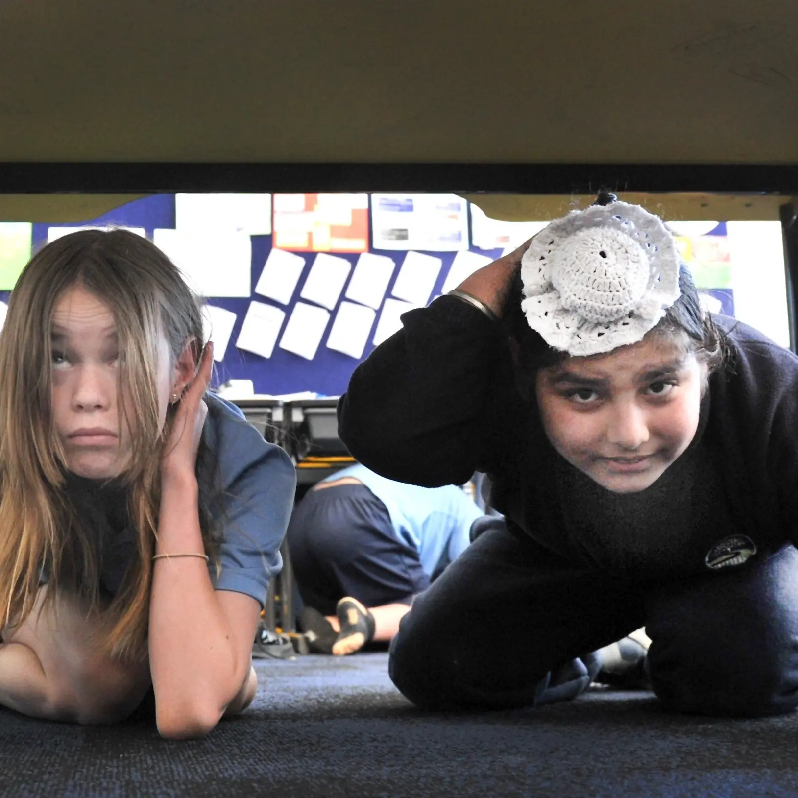 Dunedin kids get down with earthquake drill