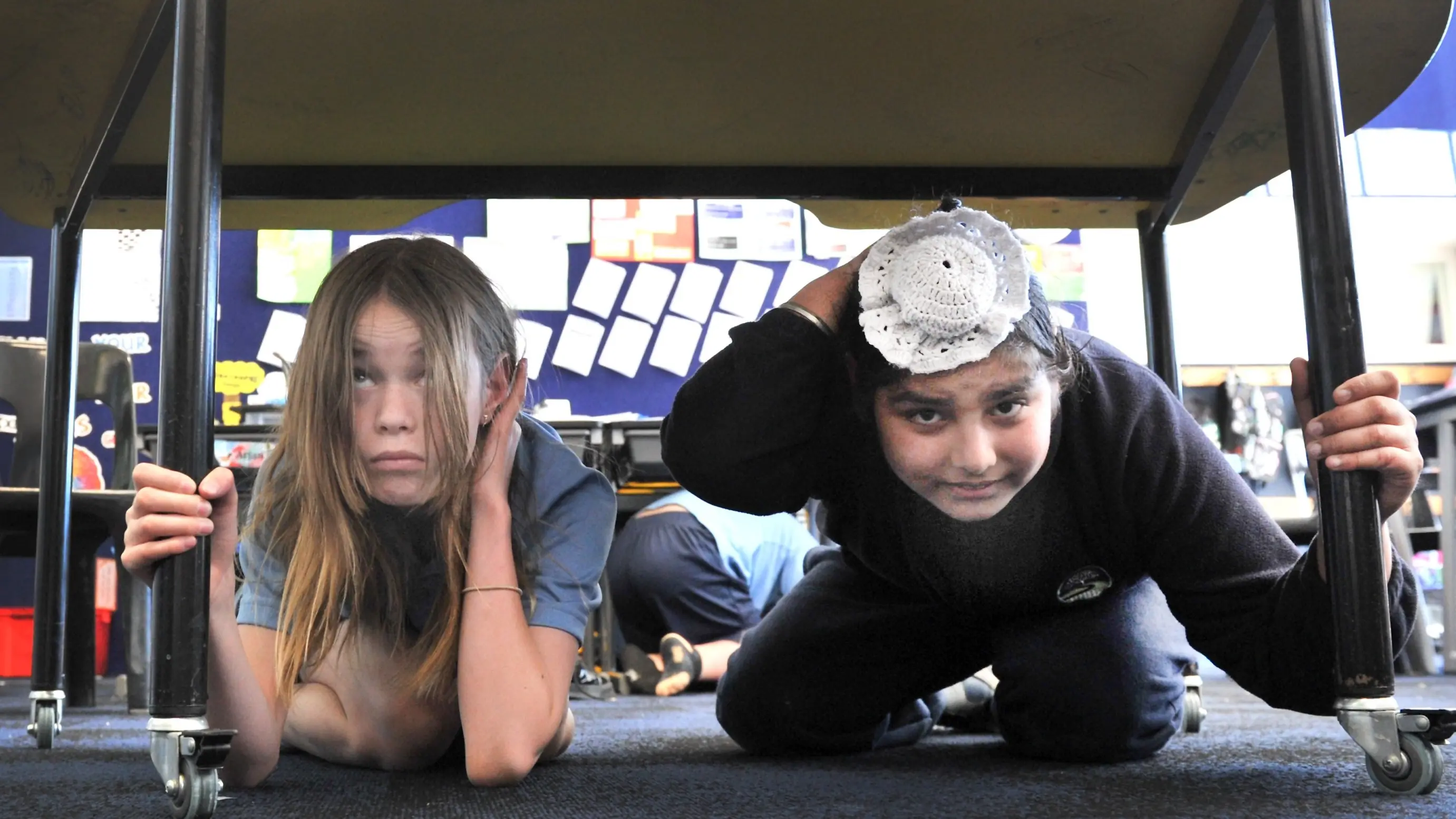 Dunedin kids get down with earthquake drill