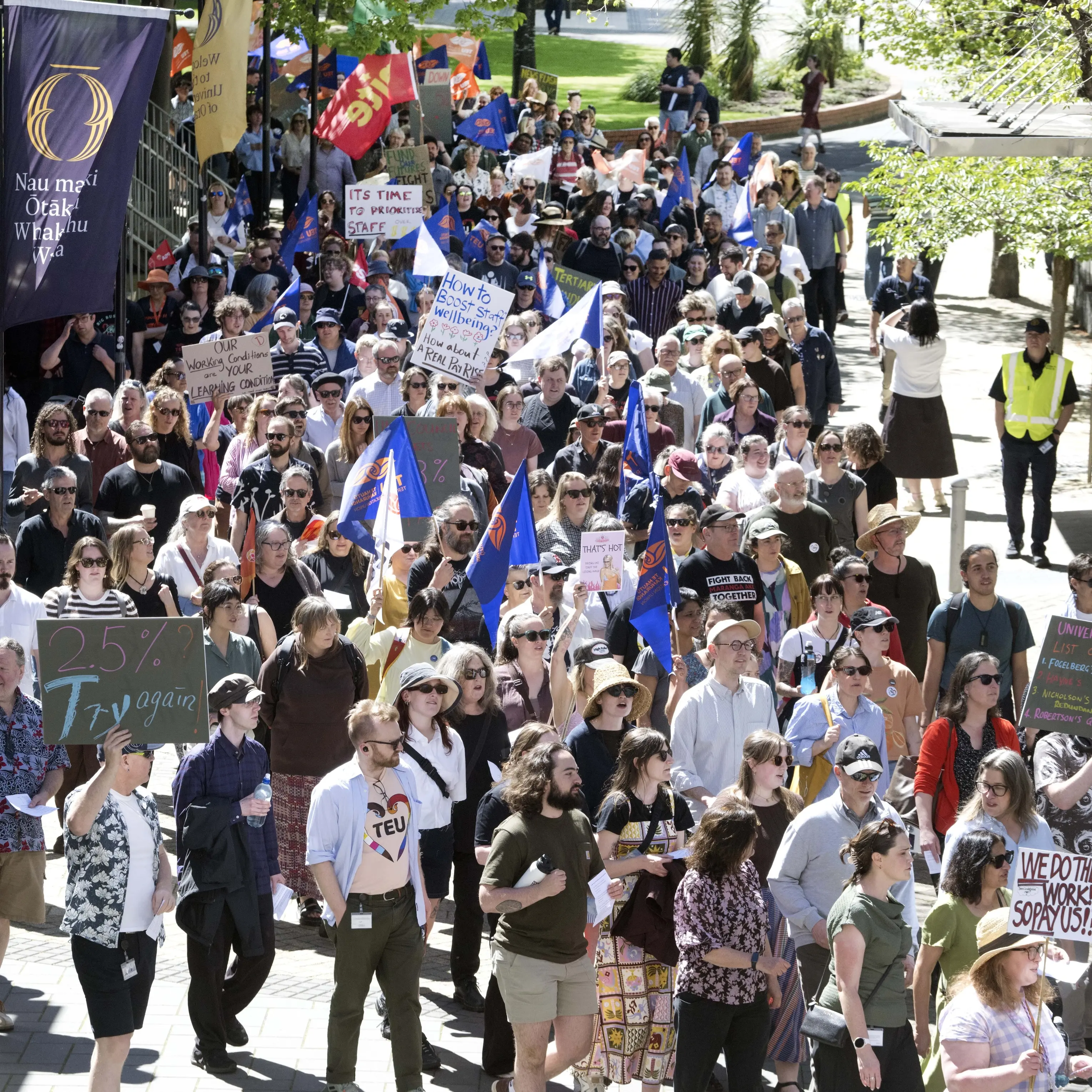 ‘We’d be giving them a D’: Otago uni staff strike over pay, welfare concerns