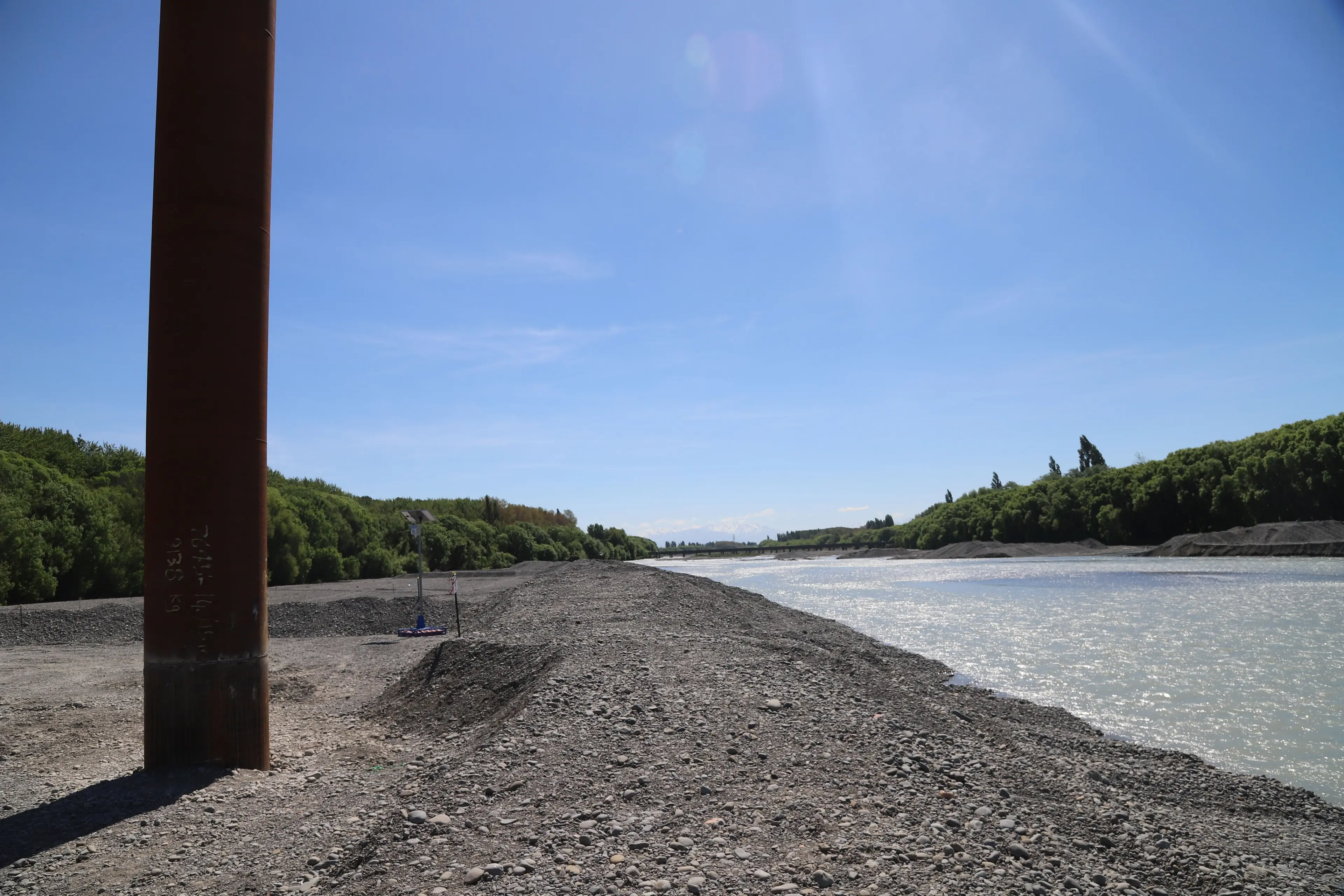 The Hakatere Ashburton River has been temporarily diverted into a central channel for work on the second bridge, with the existing State Highway 1 bridge visible in the background. Photo: Jonathan Leask/LDR