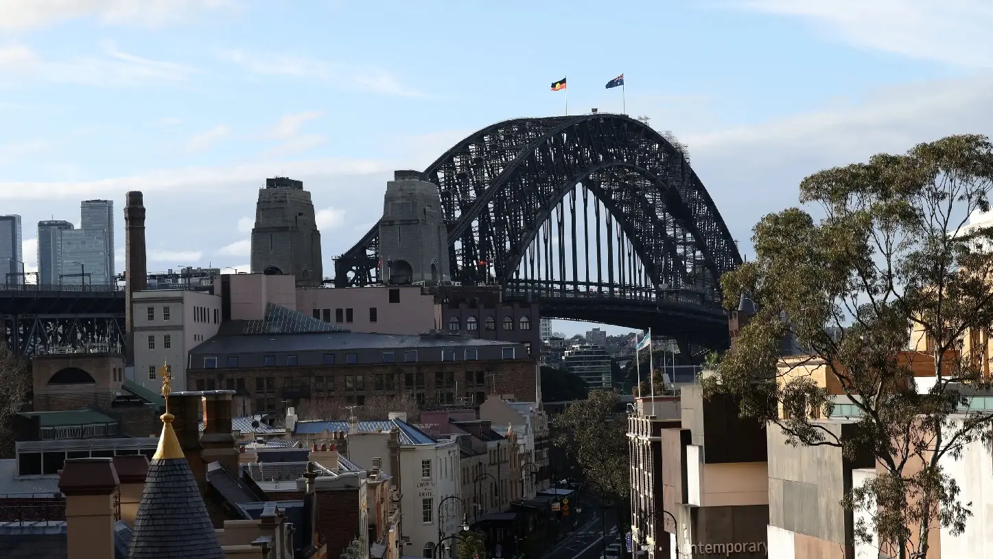 House prices plummet across Australia, govt points to bigger picture