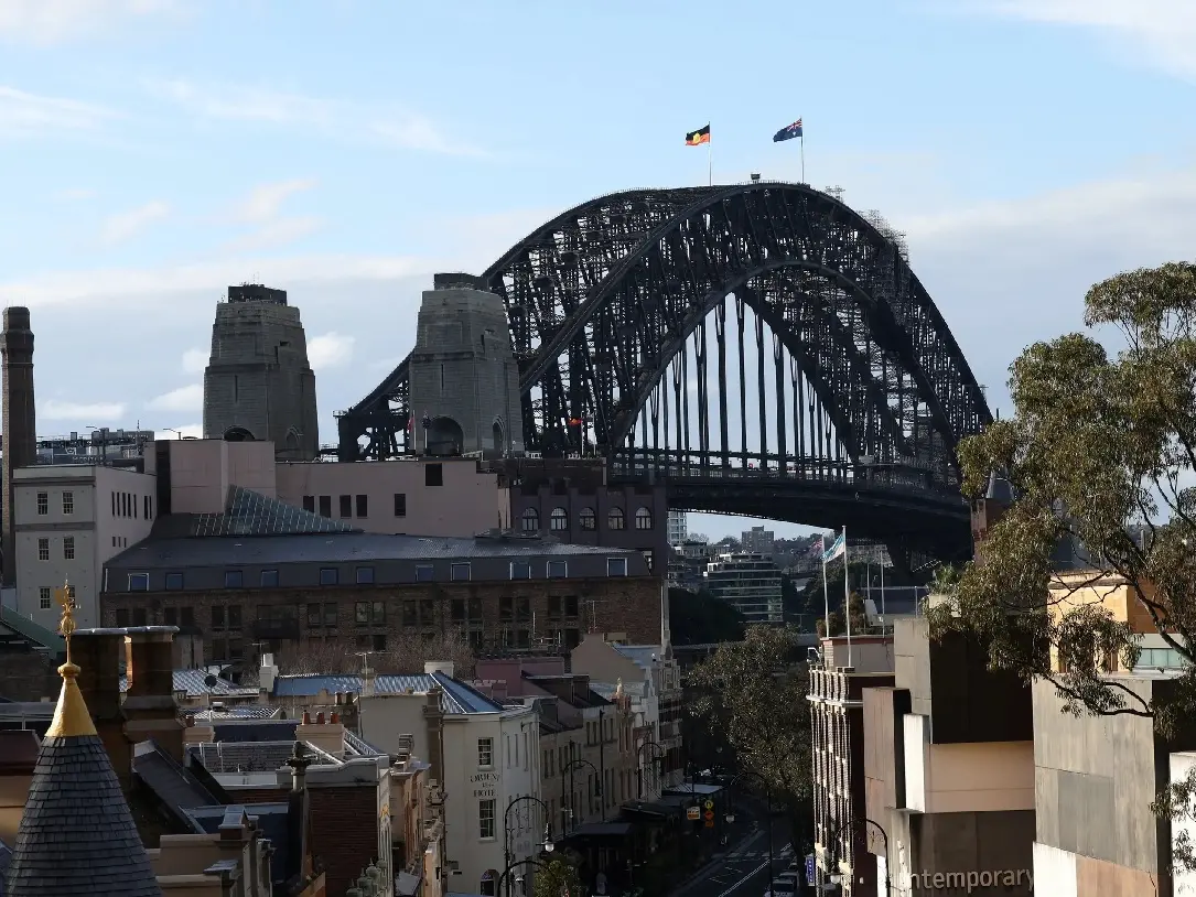 House prices plummet across Australia, govt points to bigger picture