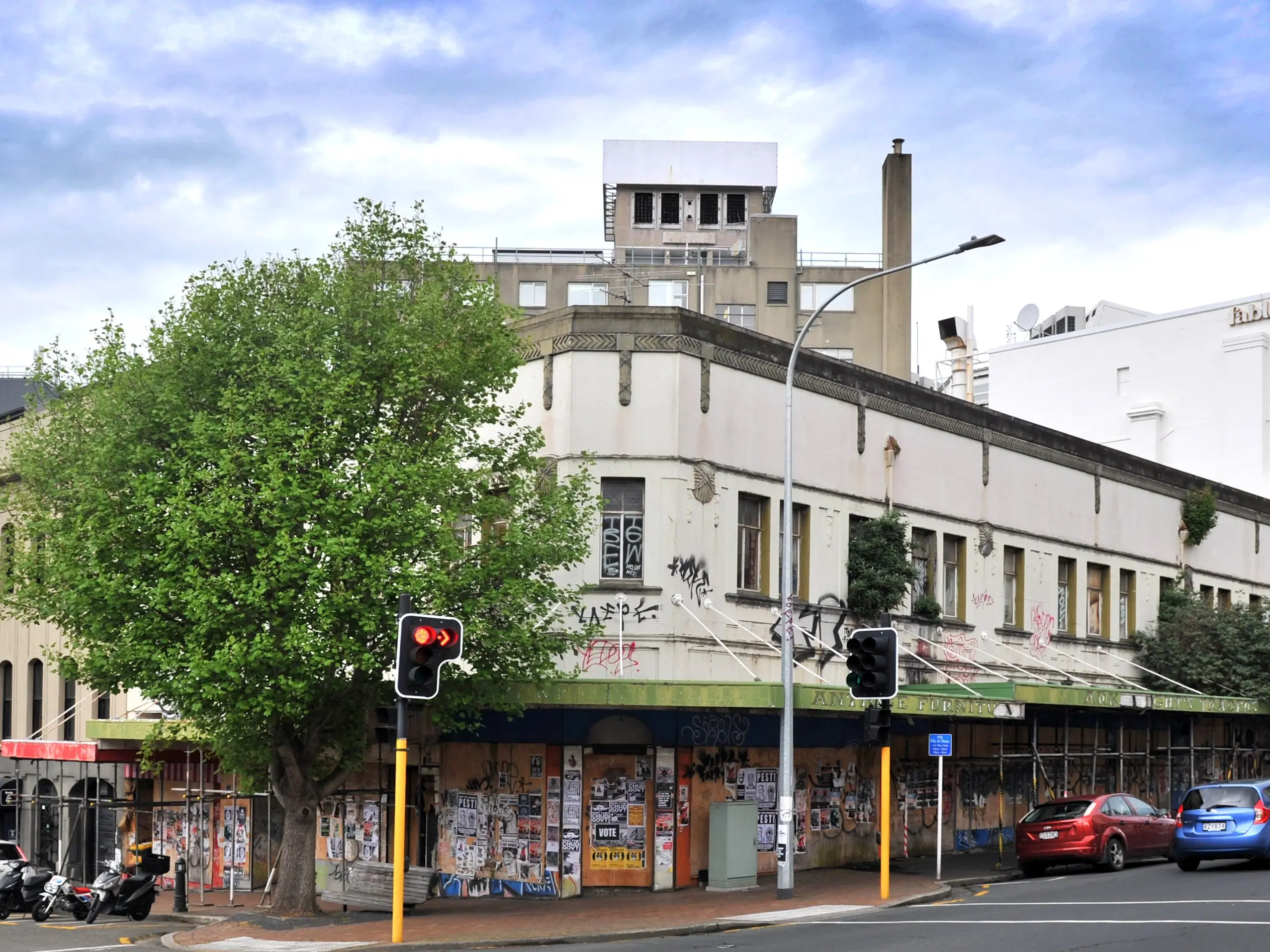 ‘They should be embarrassed’: Rich-list family slammed as central Dunedin building crumbles