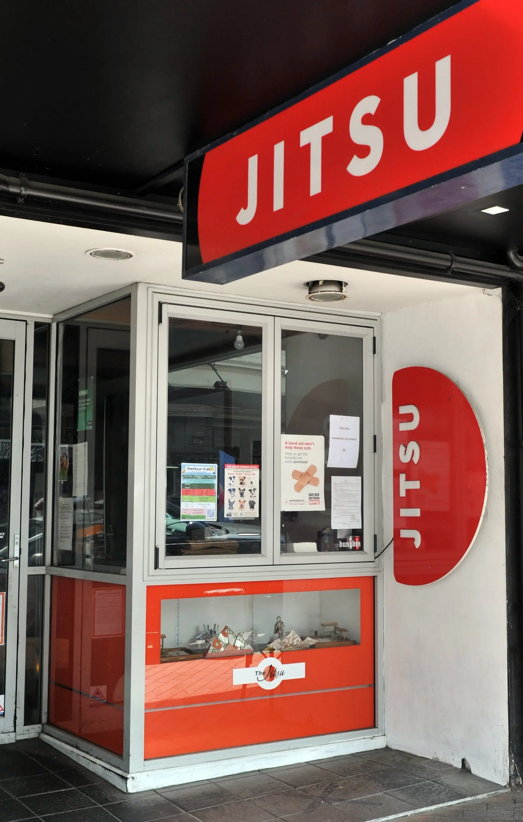 Dunedin restaurant struggling to meet ‘low bar’ for alcohol rules, owner told
