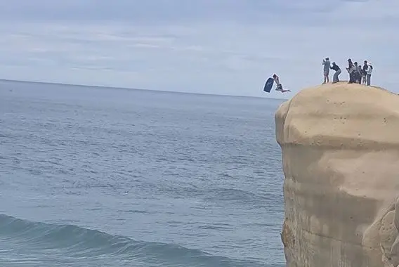 ‘Seriously dangerous’: Warning copycat Tunnel Beach jumps will end in tragedy