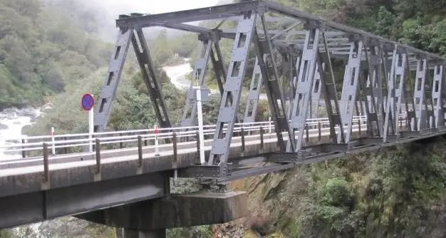 Truck breakdown closes Haast Pass