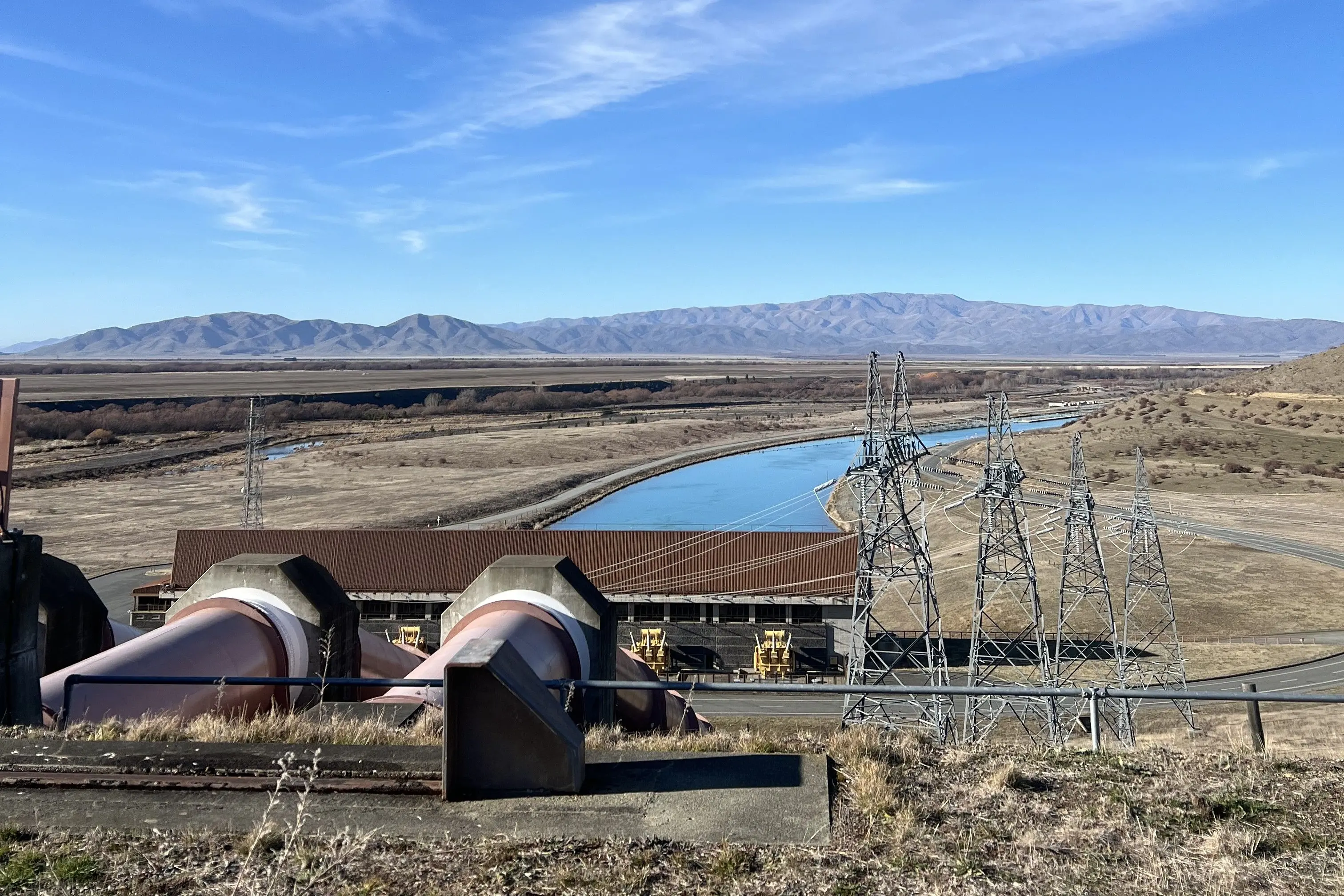 The project site would sit to the left of the Ohau B hydro station, across 868 hectares. Photo: Claire Taylor